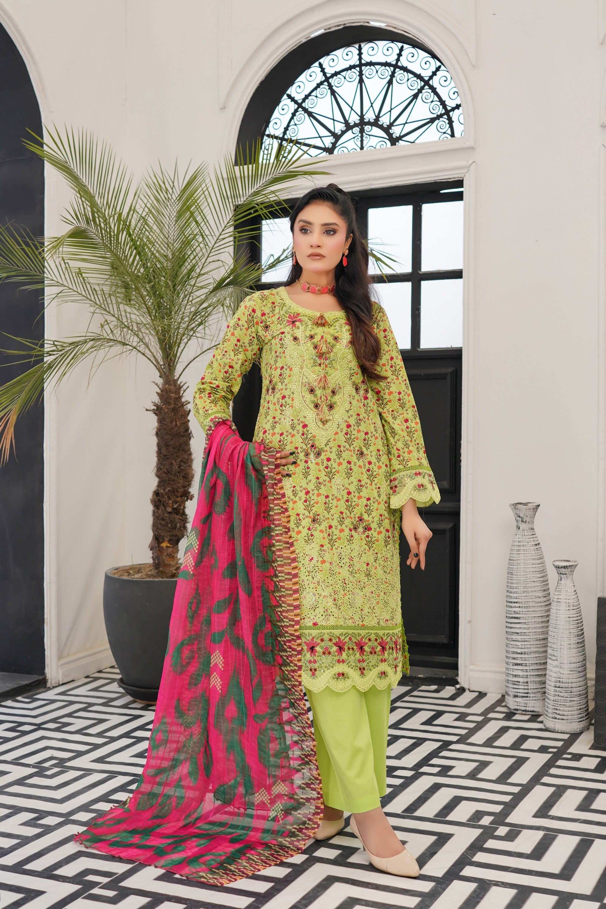 Munira Embroidered Lawn 3 Piece Suit MUN731