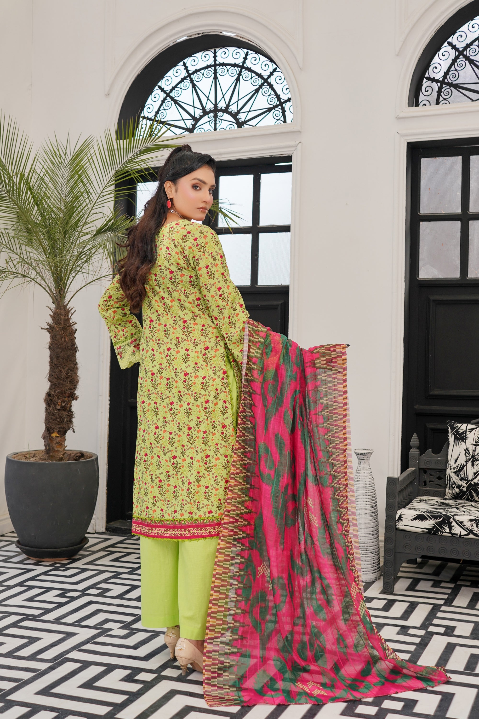 Munira Embroidered Lawn 3 Piece Suit MUN731