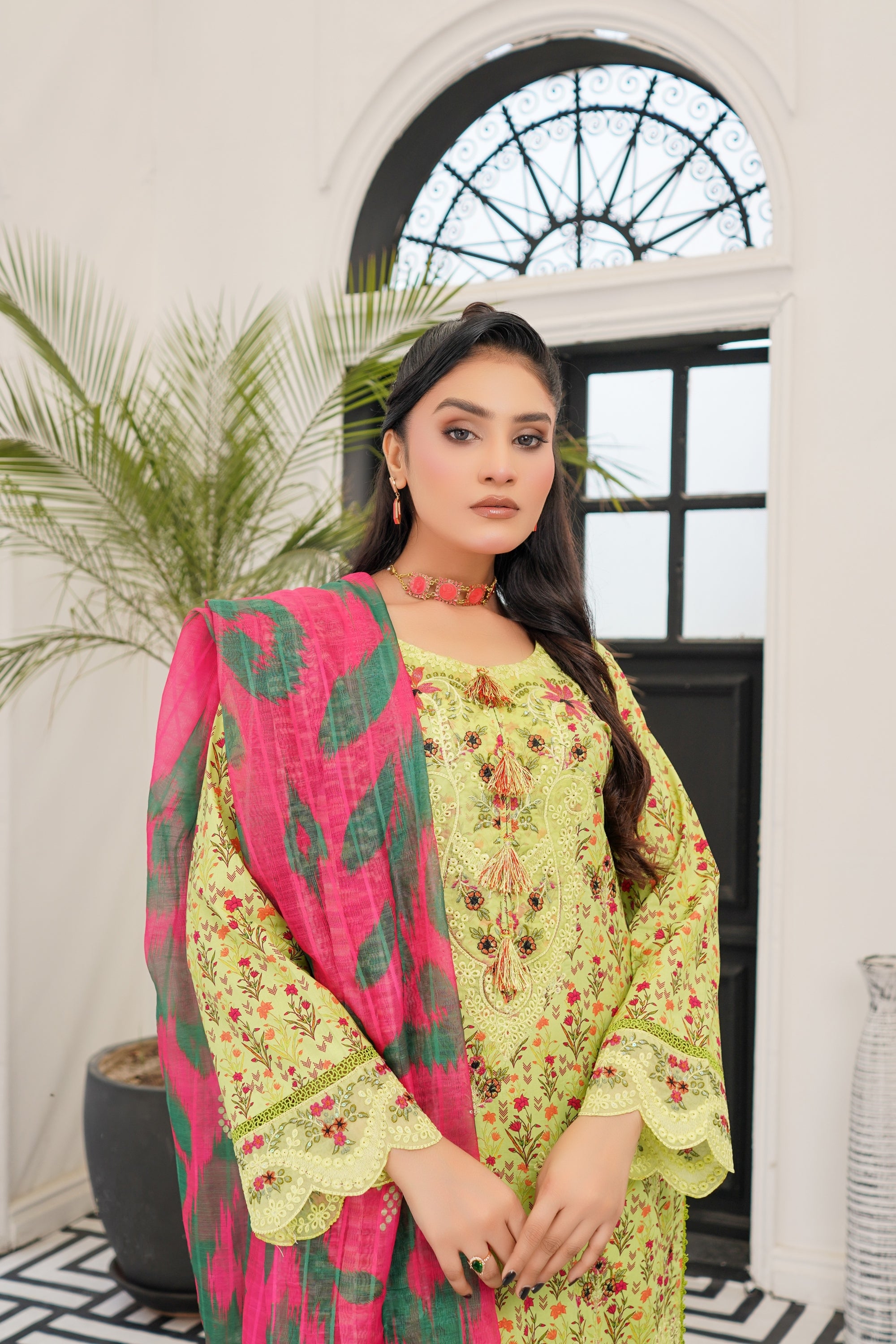 Munira Embroidered Lawn 3 Piece Suit MUN731