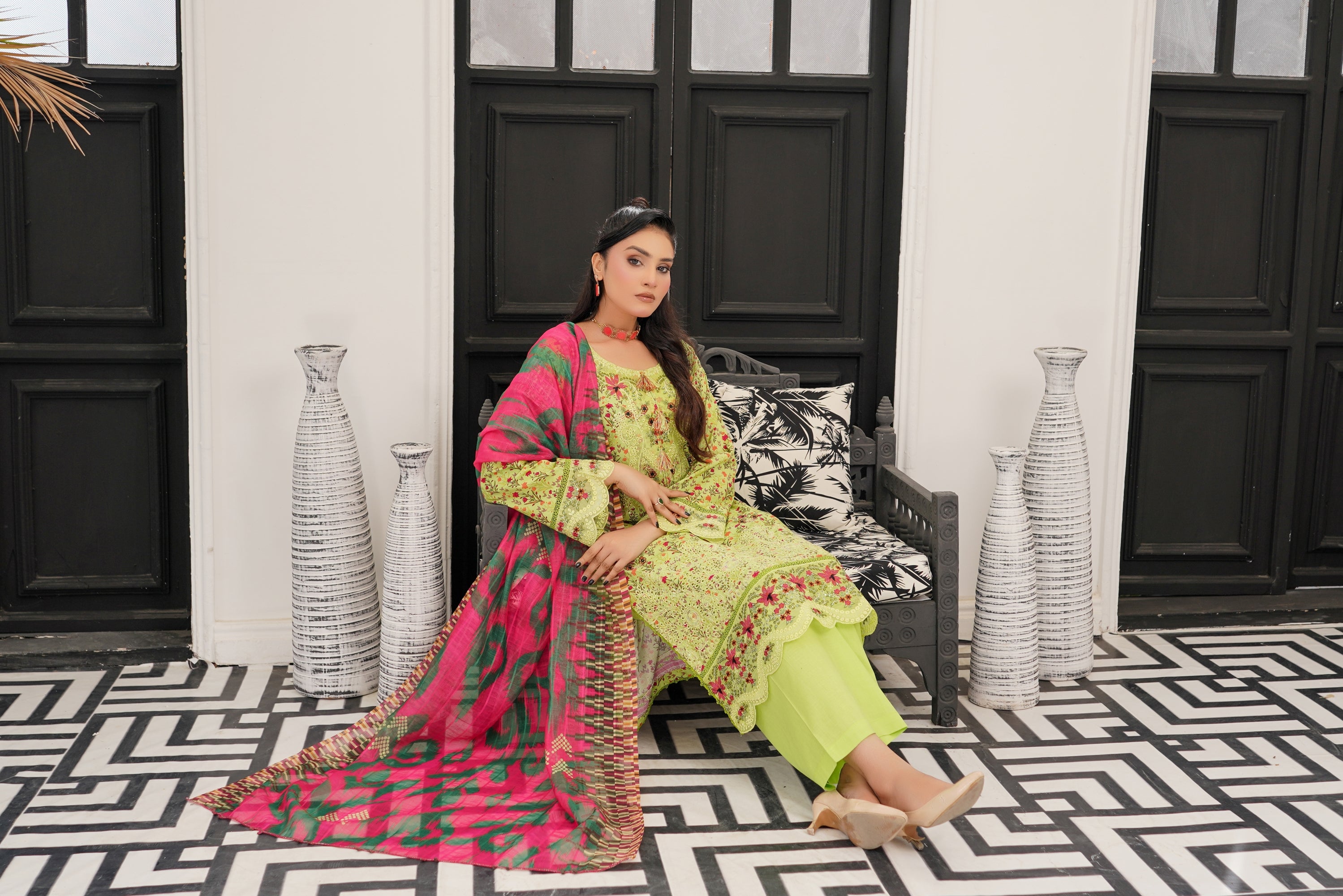 Munira Embroidered Lawn 3 Piece Suit MUN731