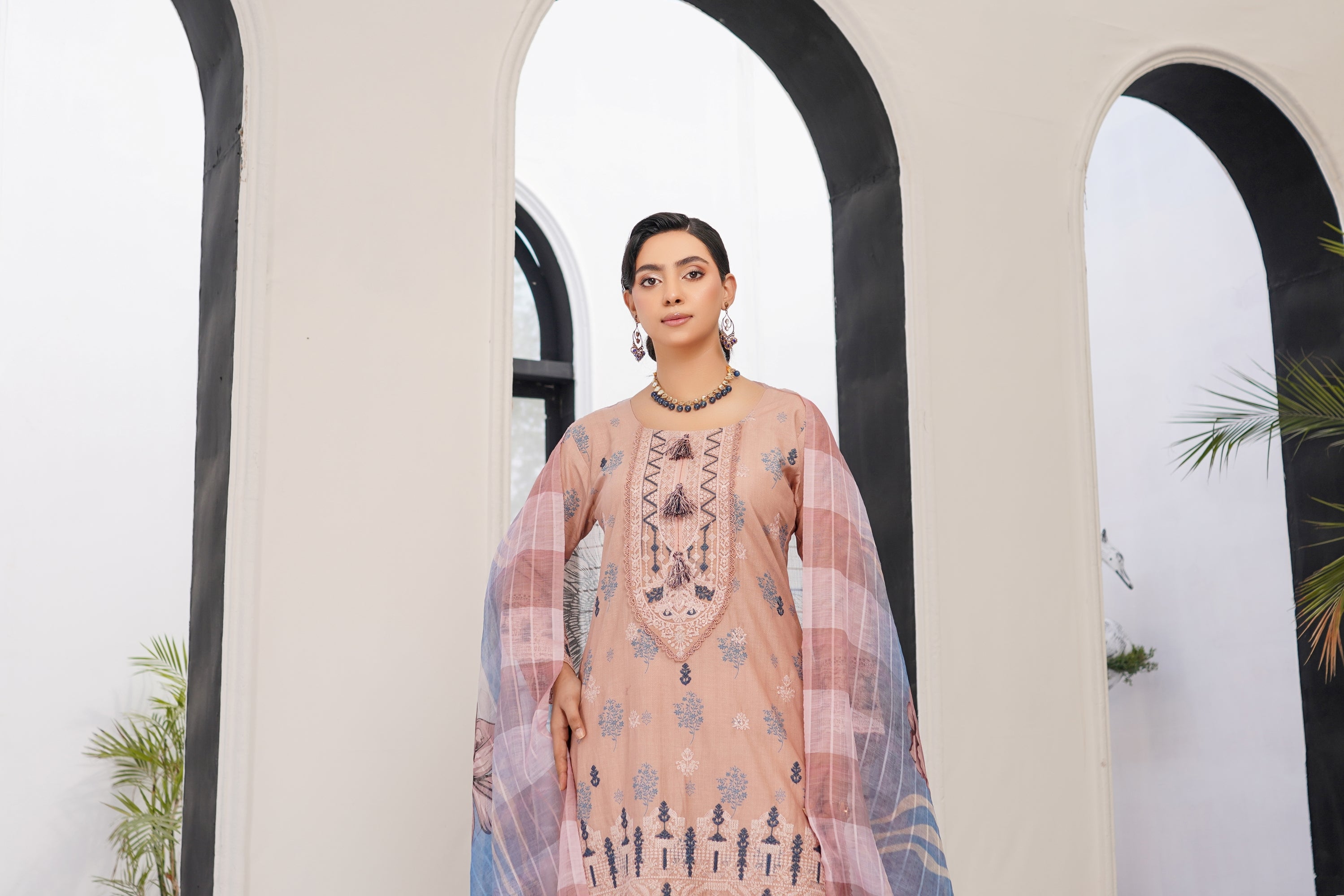 Munira Embroidered Lawn 3 Piece Suit MUN732