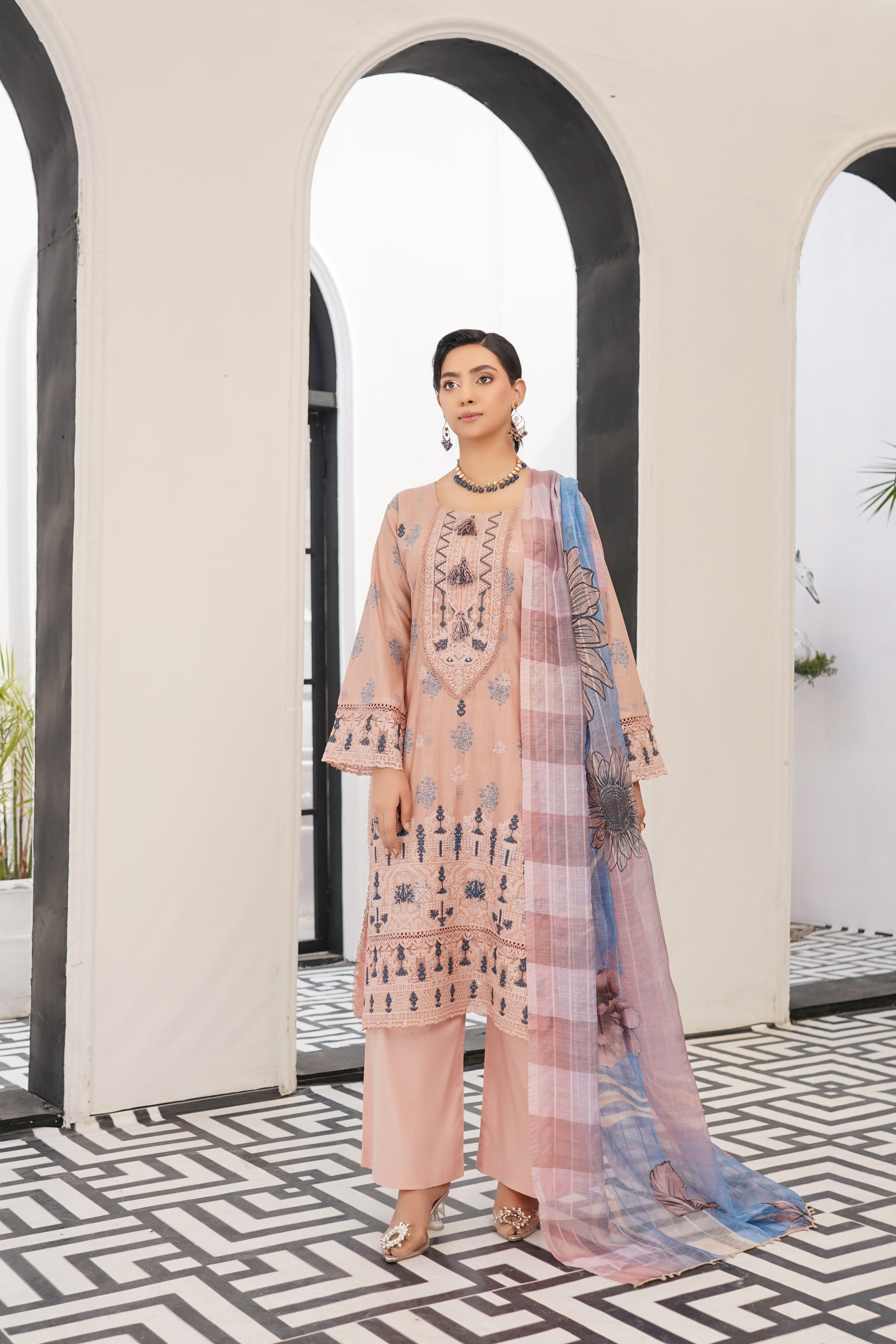 Munira Embroidered Lawn 3 Piece Suit MUN732