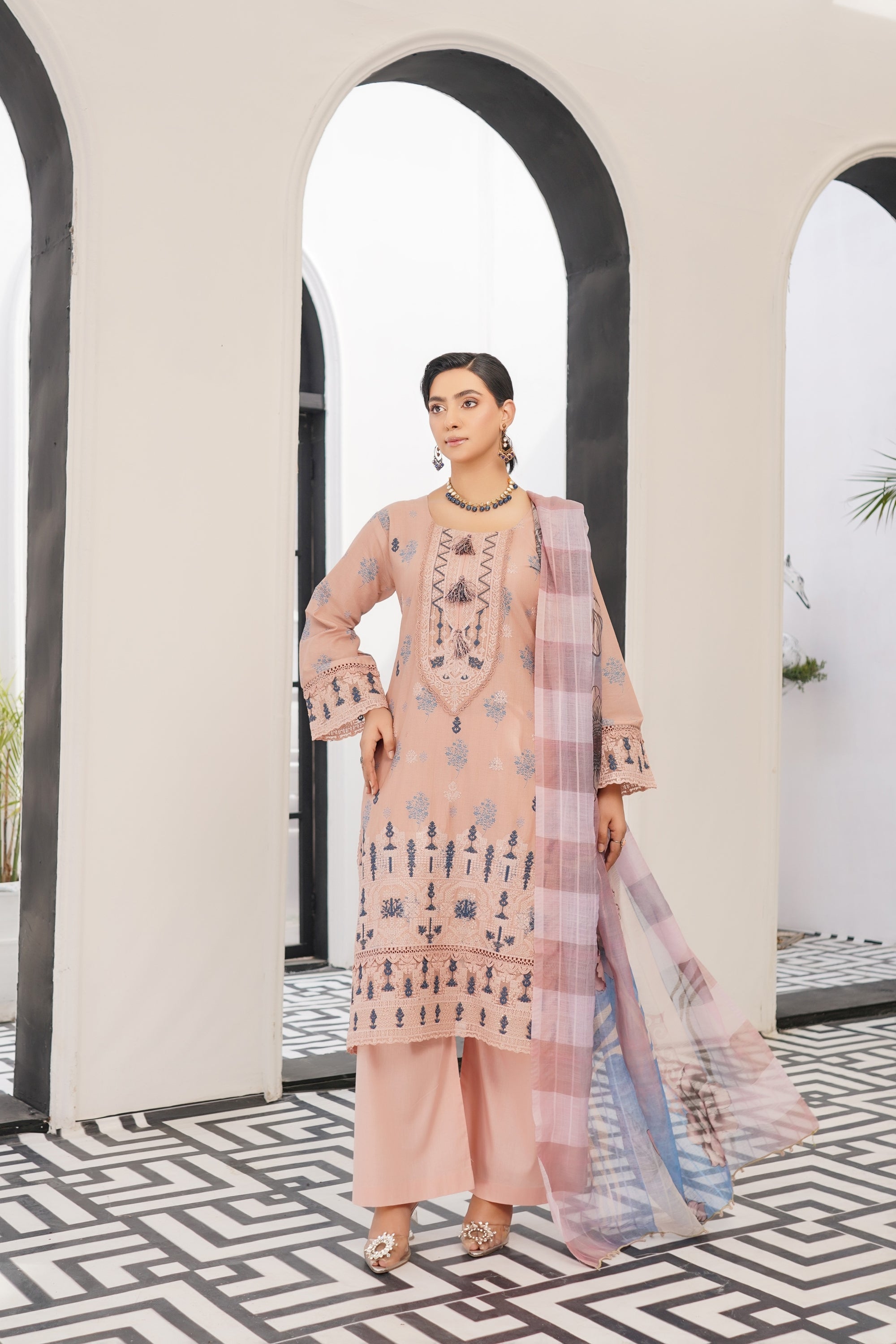 Munira Embroidered Lawn 3 Piece Suit MUN732