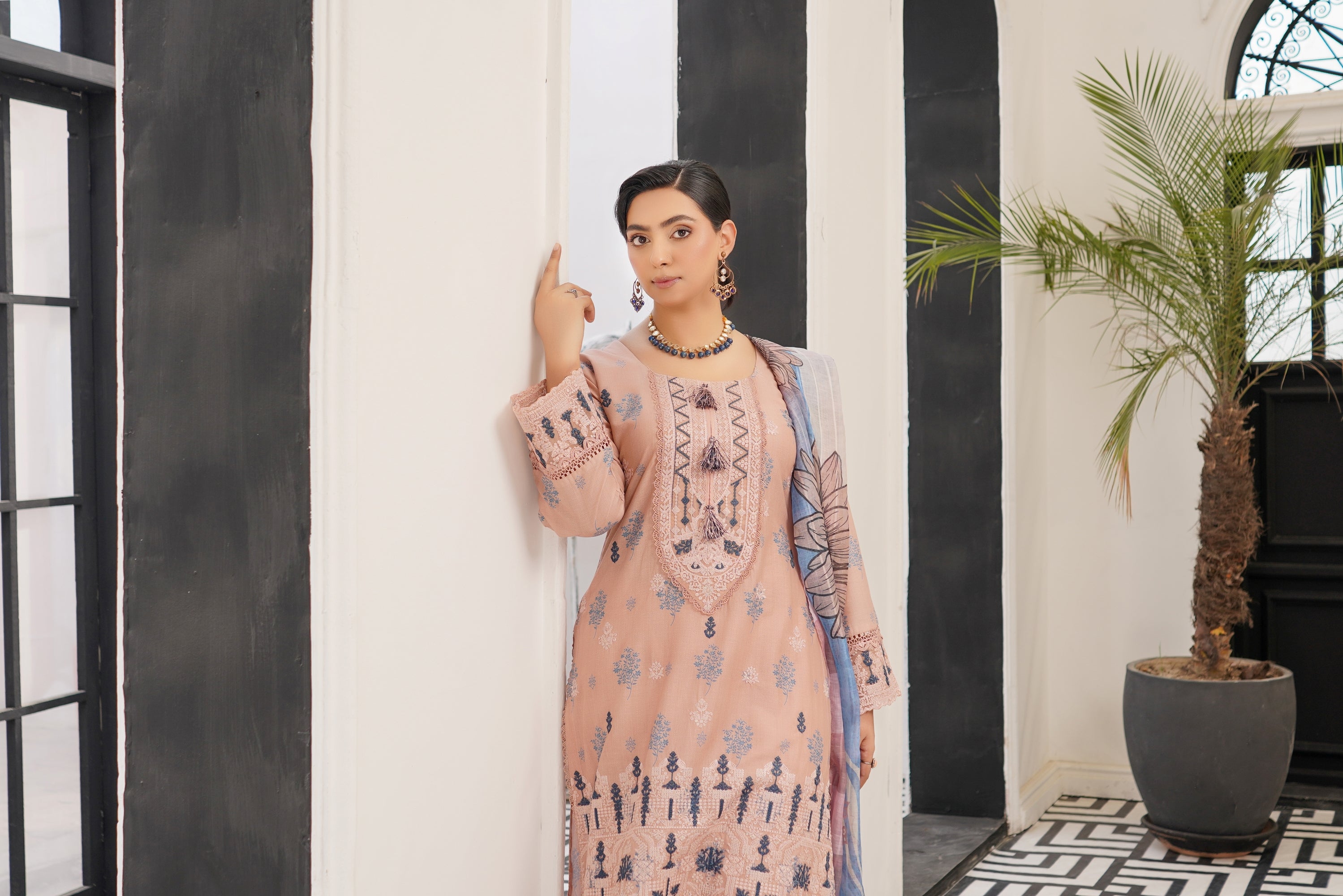 Munira Embroidered Lawn 3 Piece Suit MUN732