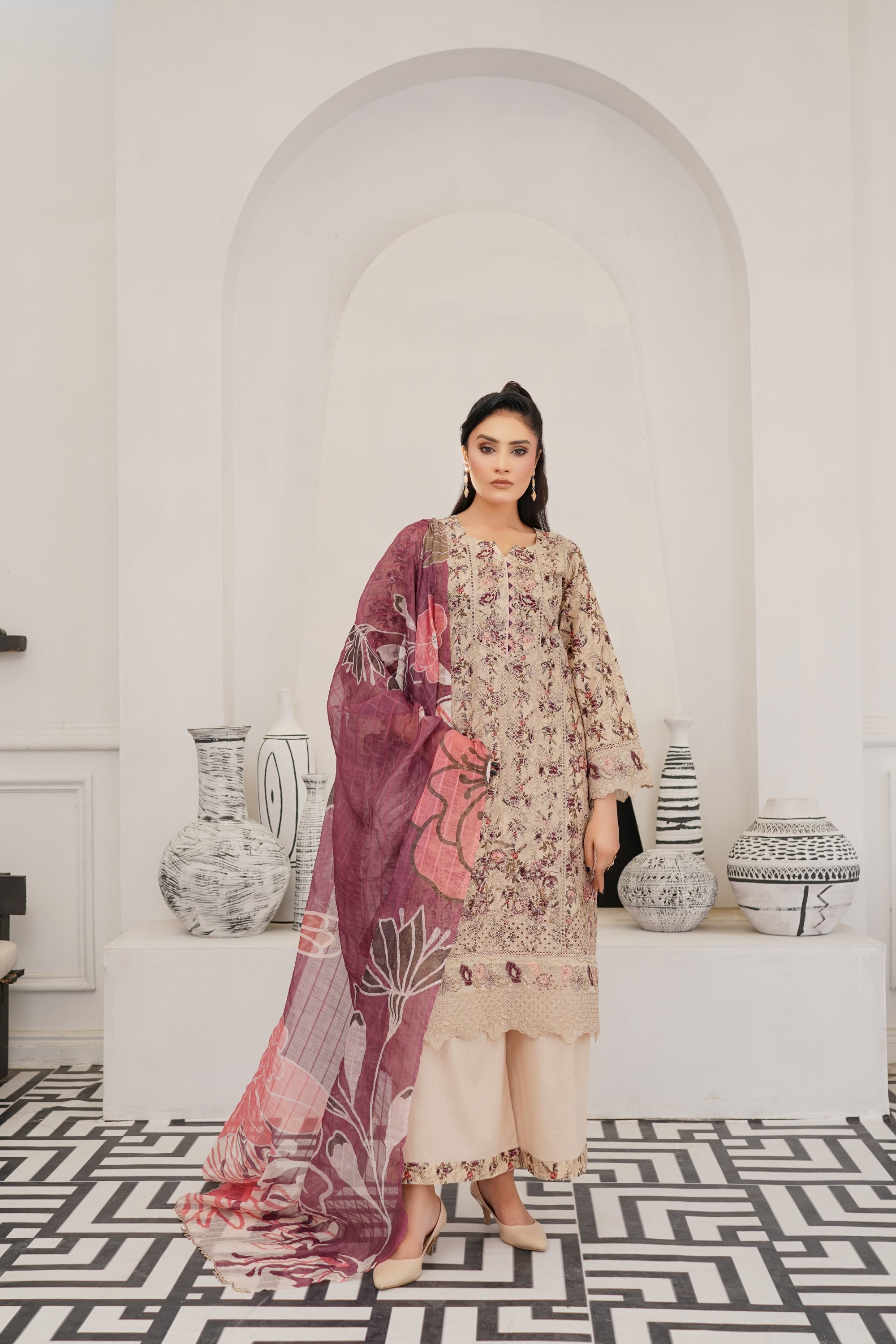 Munira Embroidered Lawn 3 Piece Suit MUN734