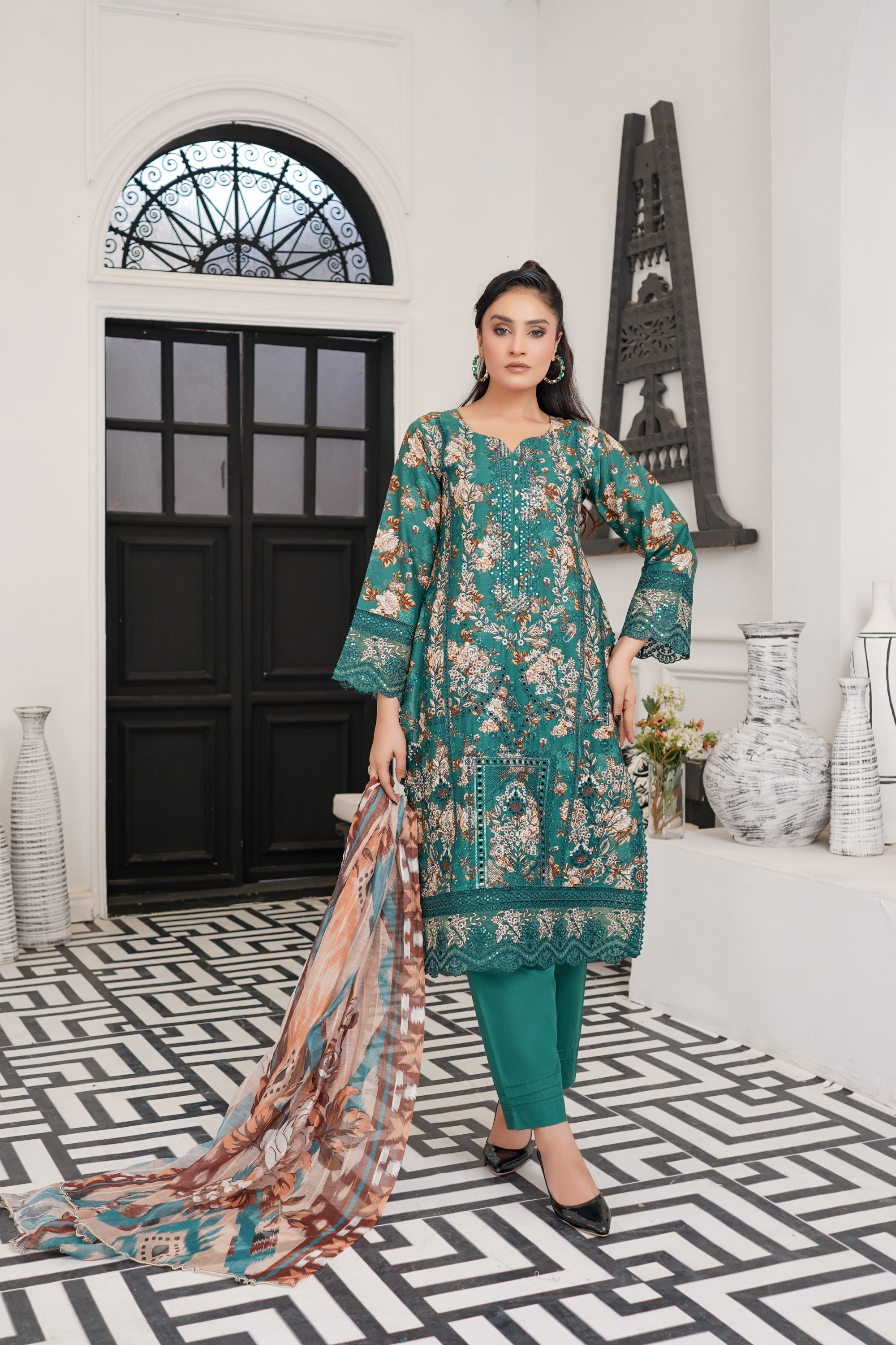 Munira Embroidered Lawn 3 Piece Suit MUN736