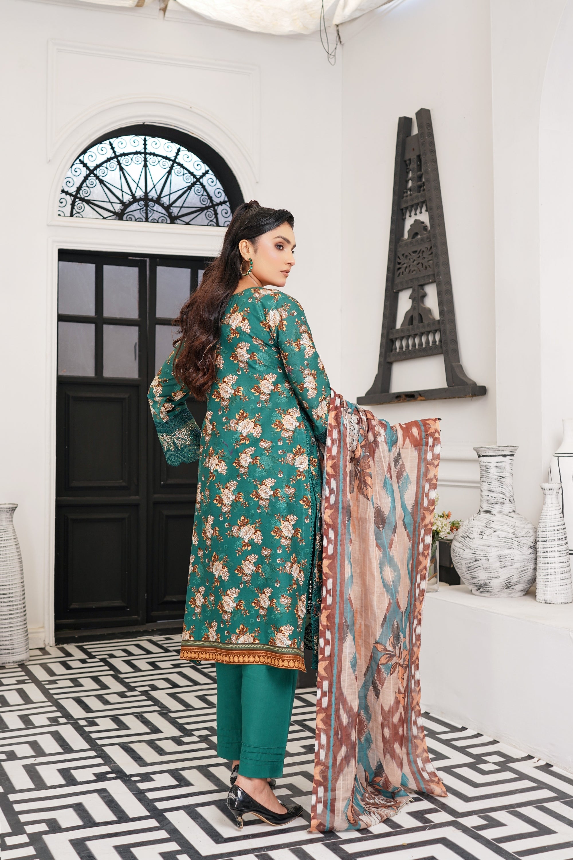 Munira Embroidered Lawn 3 Piece Suit MUN736