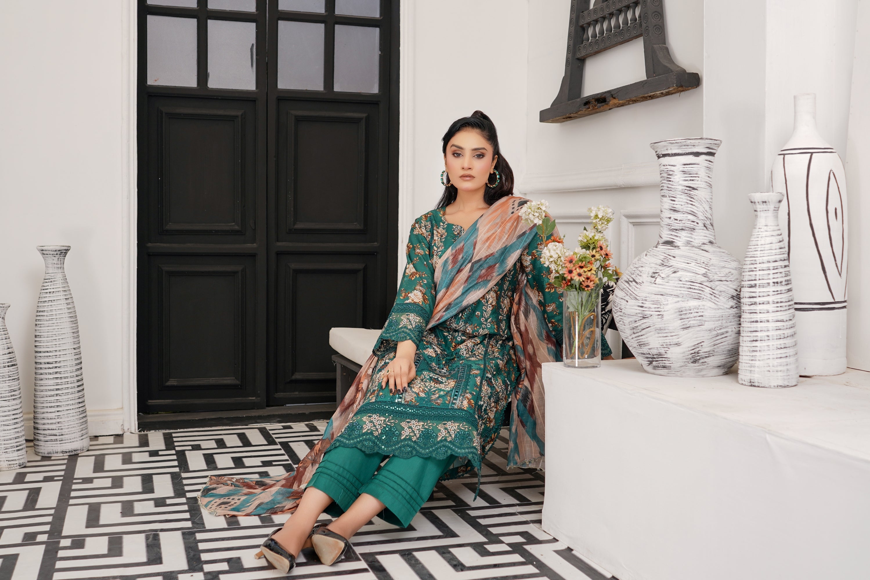 Munira Embroidered Lawn 3 Piece Suit MUN736