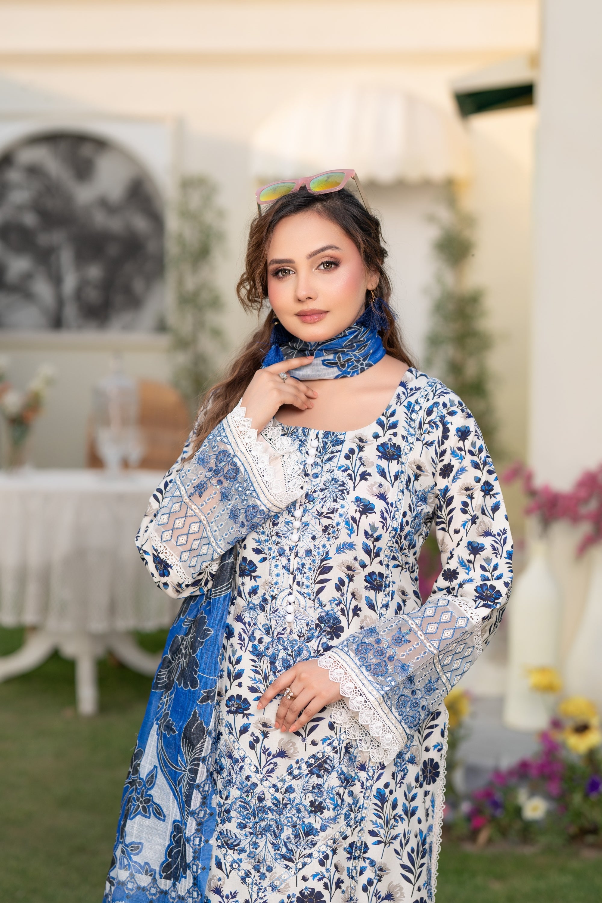 Munira Embroidered Lawn 3 Piece Suit MUN737