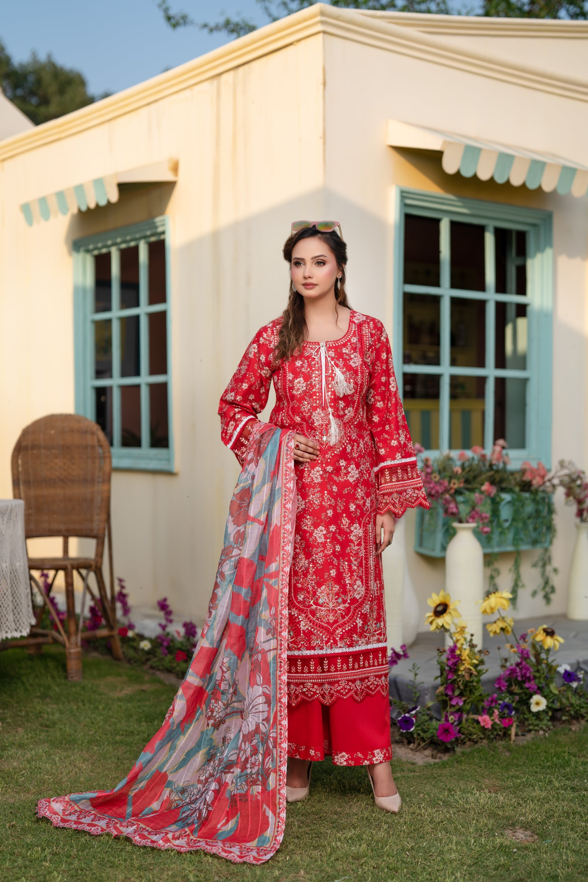 Munira Embroidered Lawn 3 Piece Suit MUN740