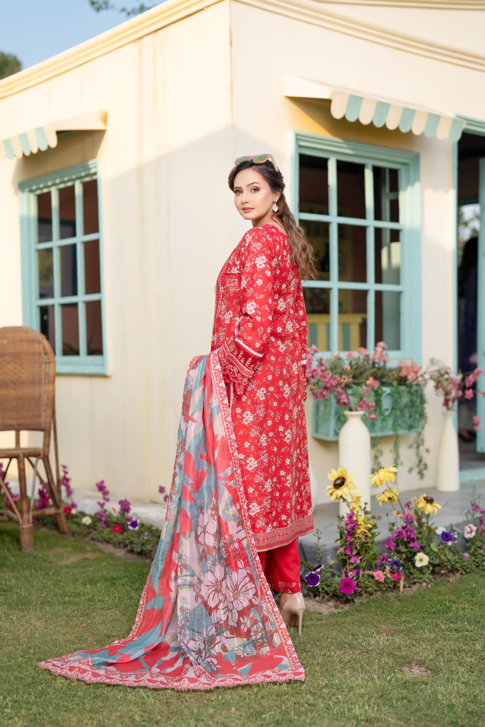 Munira Embroidered Lawn 3 Piece Suit MUN740