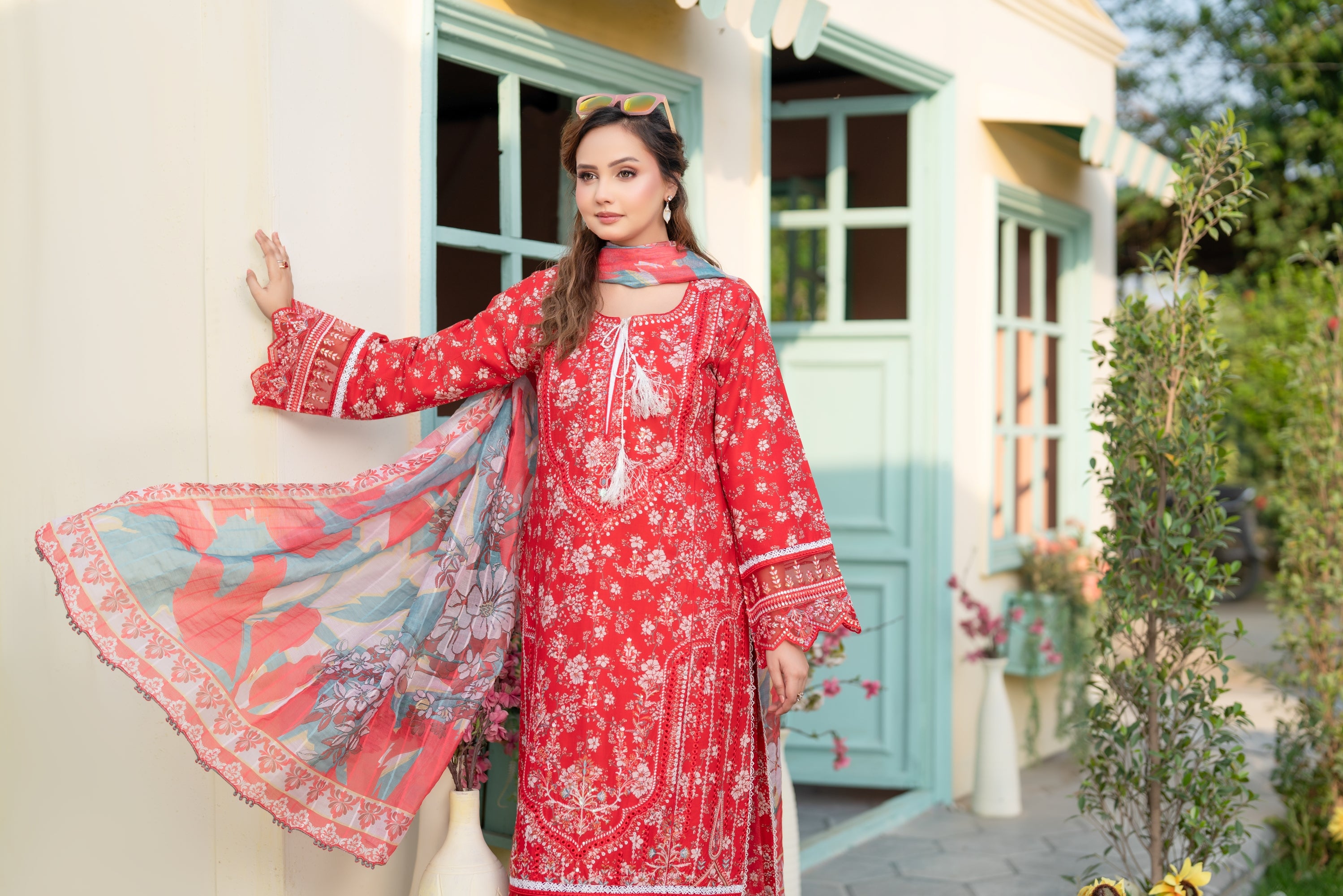 Munira Embroidered Lawn 3 Piece Suit MUN740