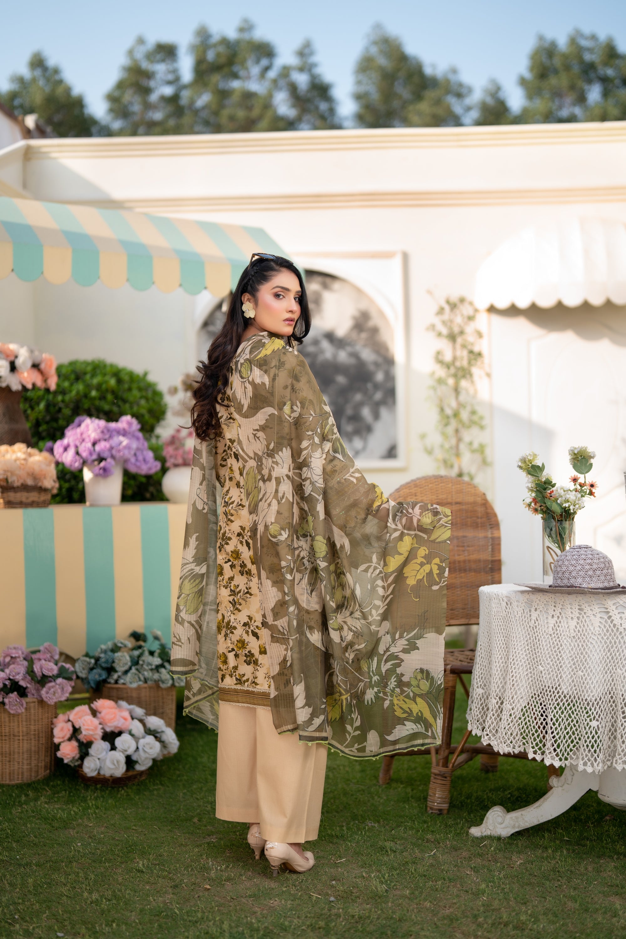 Munira Embroidered Lawn 3 Piece Suit MUN741