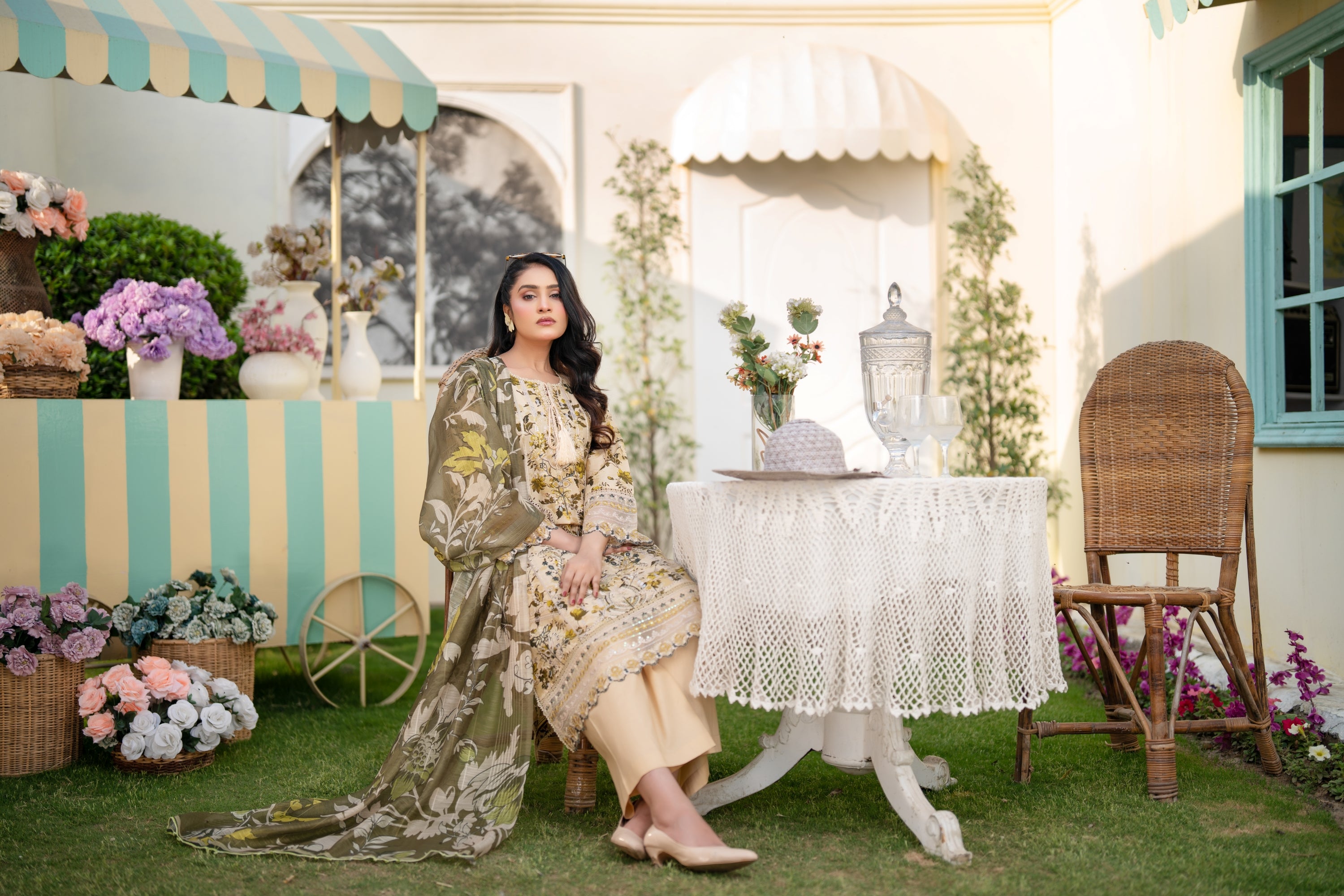Munira Embroidered Lawn 3 Piece Suit MUN741