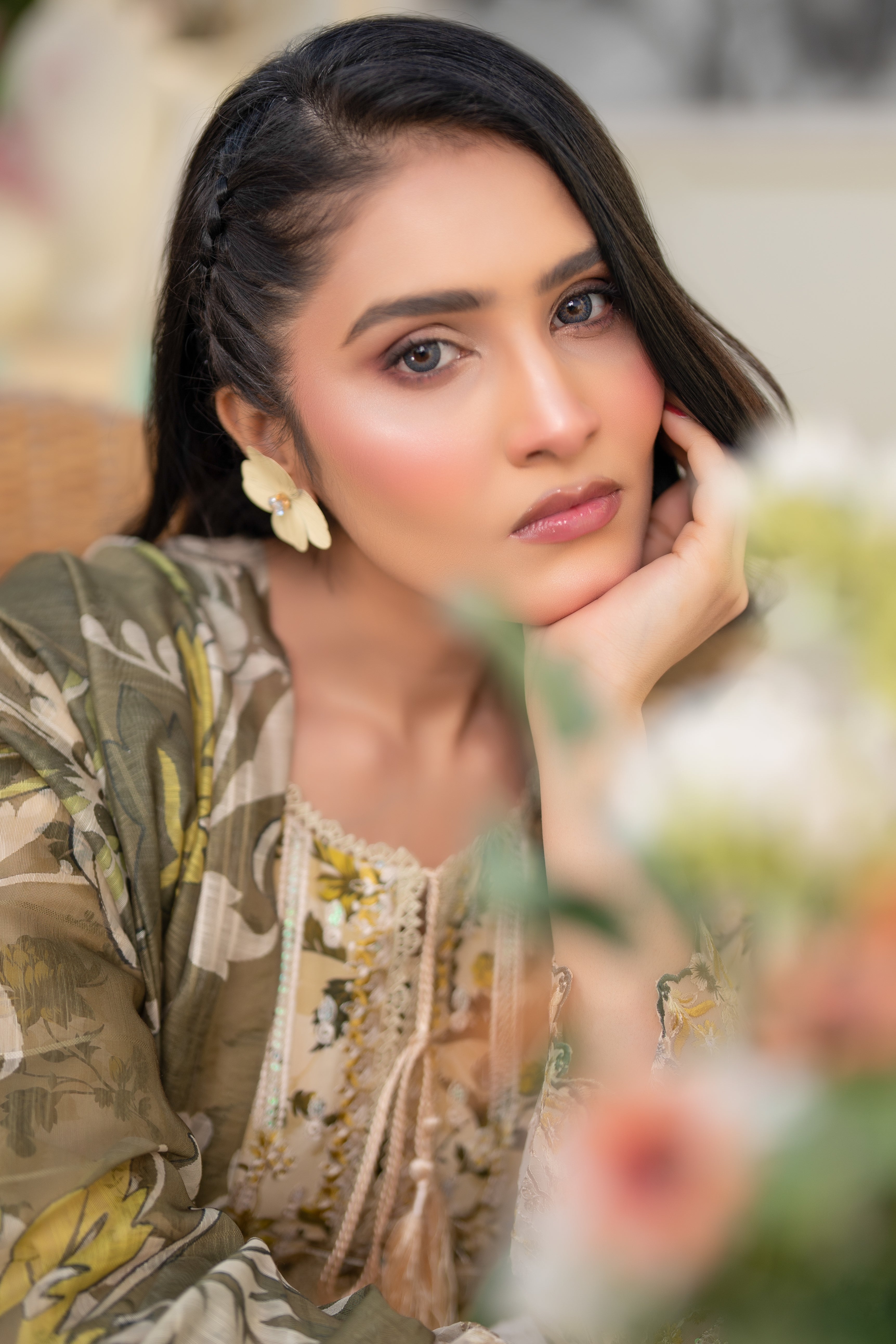 Munira Embroidered Lawn 3 Piece Suit MUN741