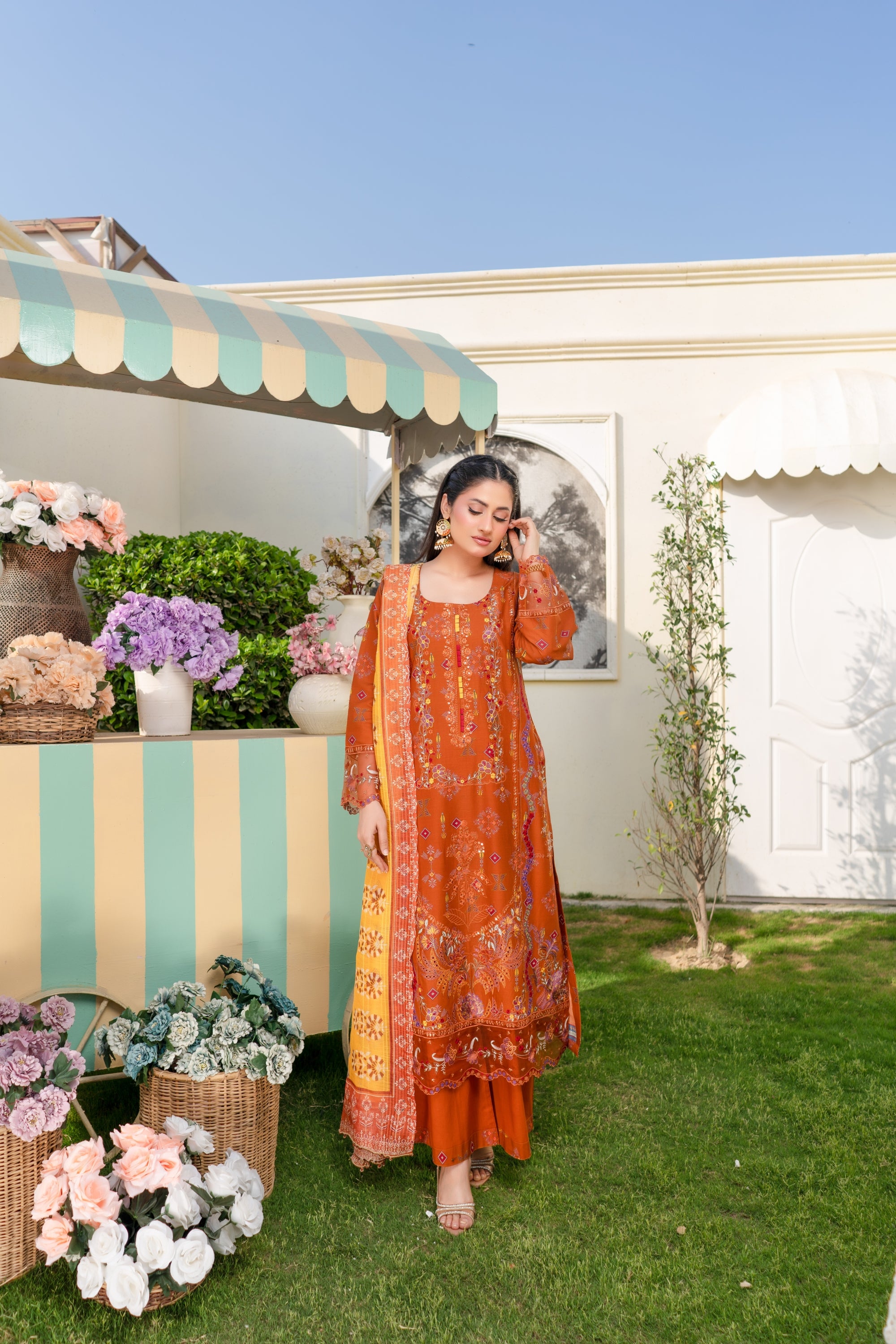 Munira Embroidered Lawn 3 Piece Suit MUN742