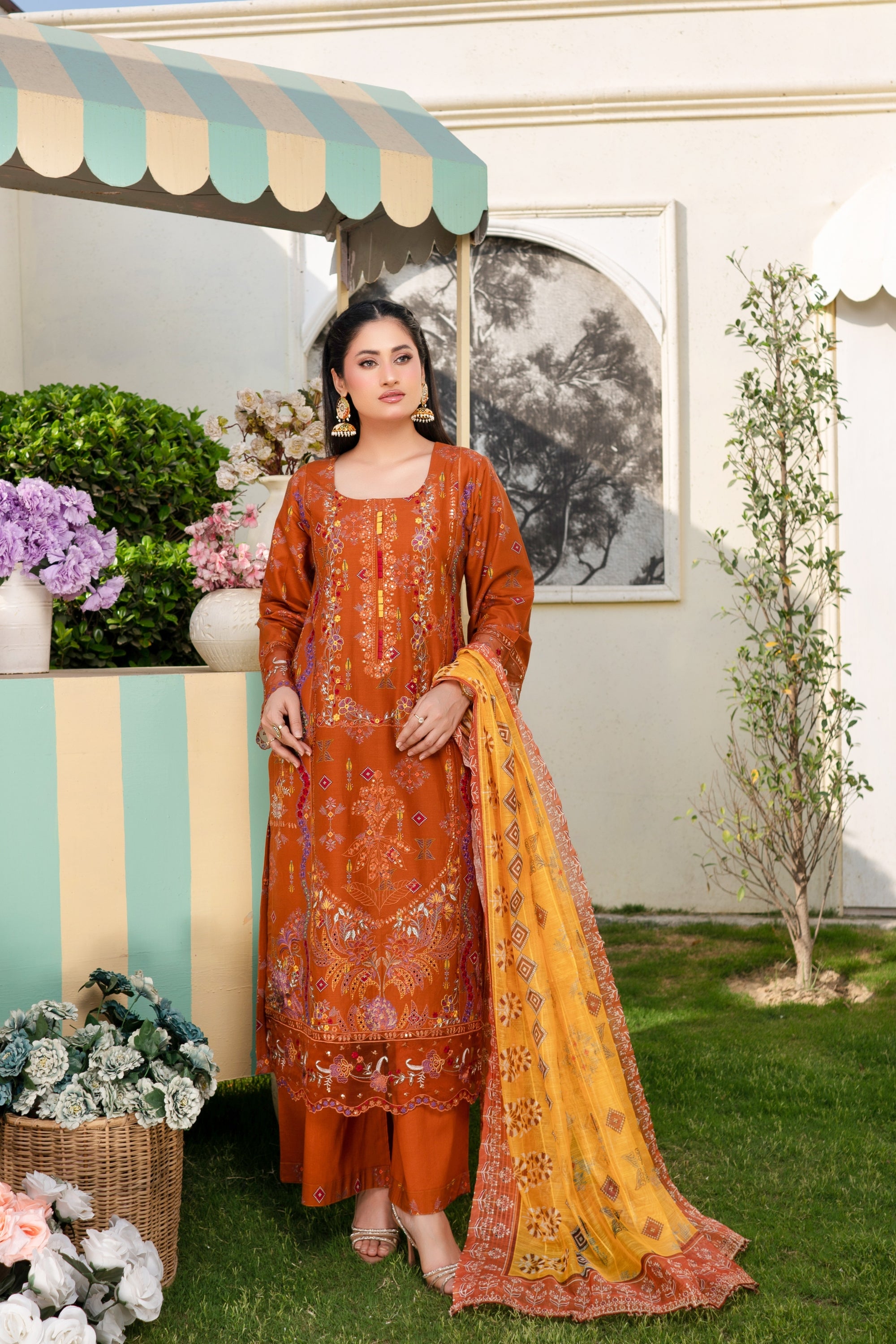 Munira Embroidered Lawn 3 Piece Suit MUN742