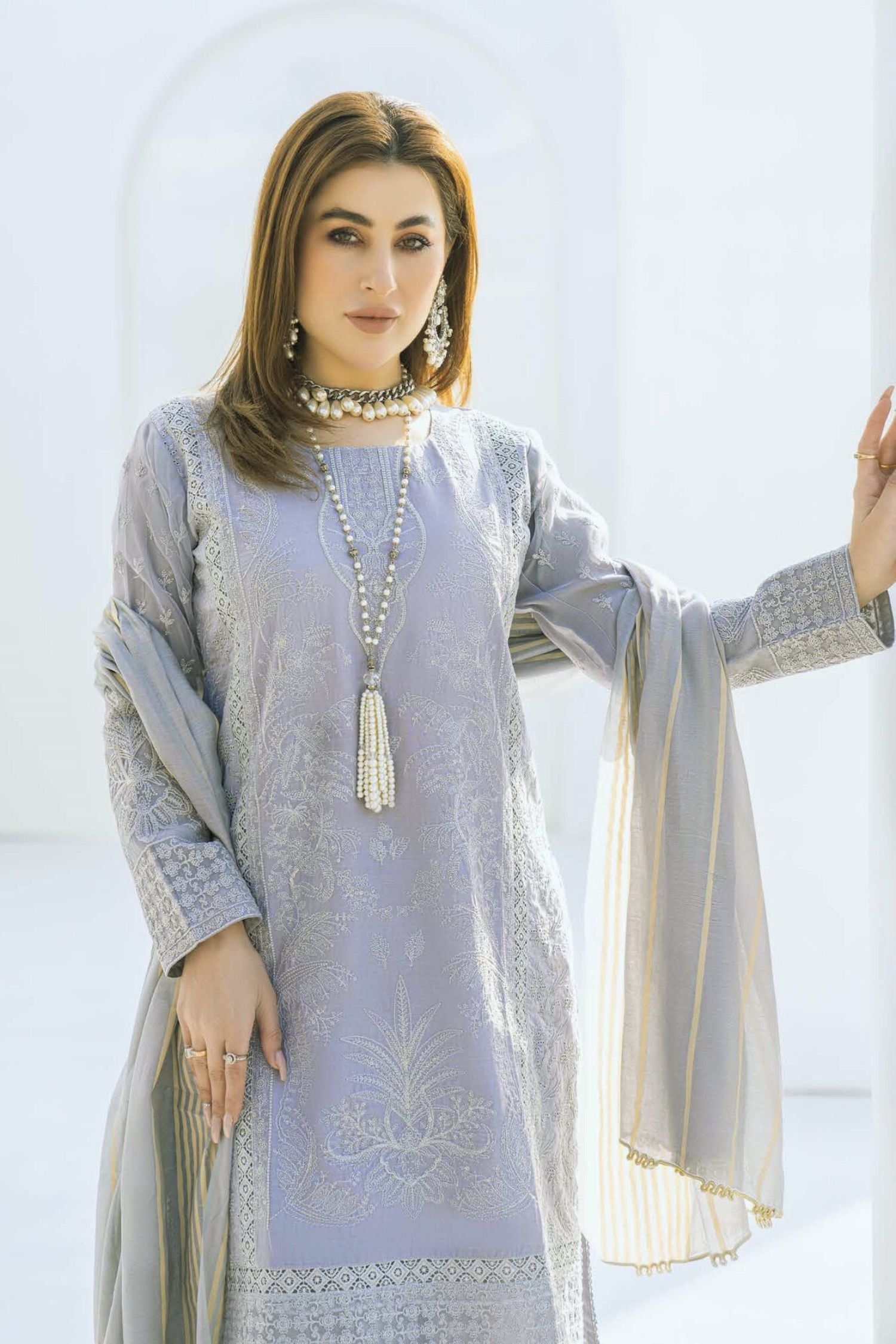 Munira Lawn 3 Piece Pakistani Suit MUN539