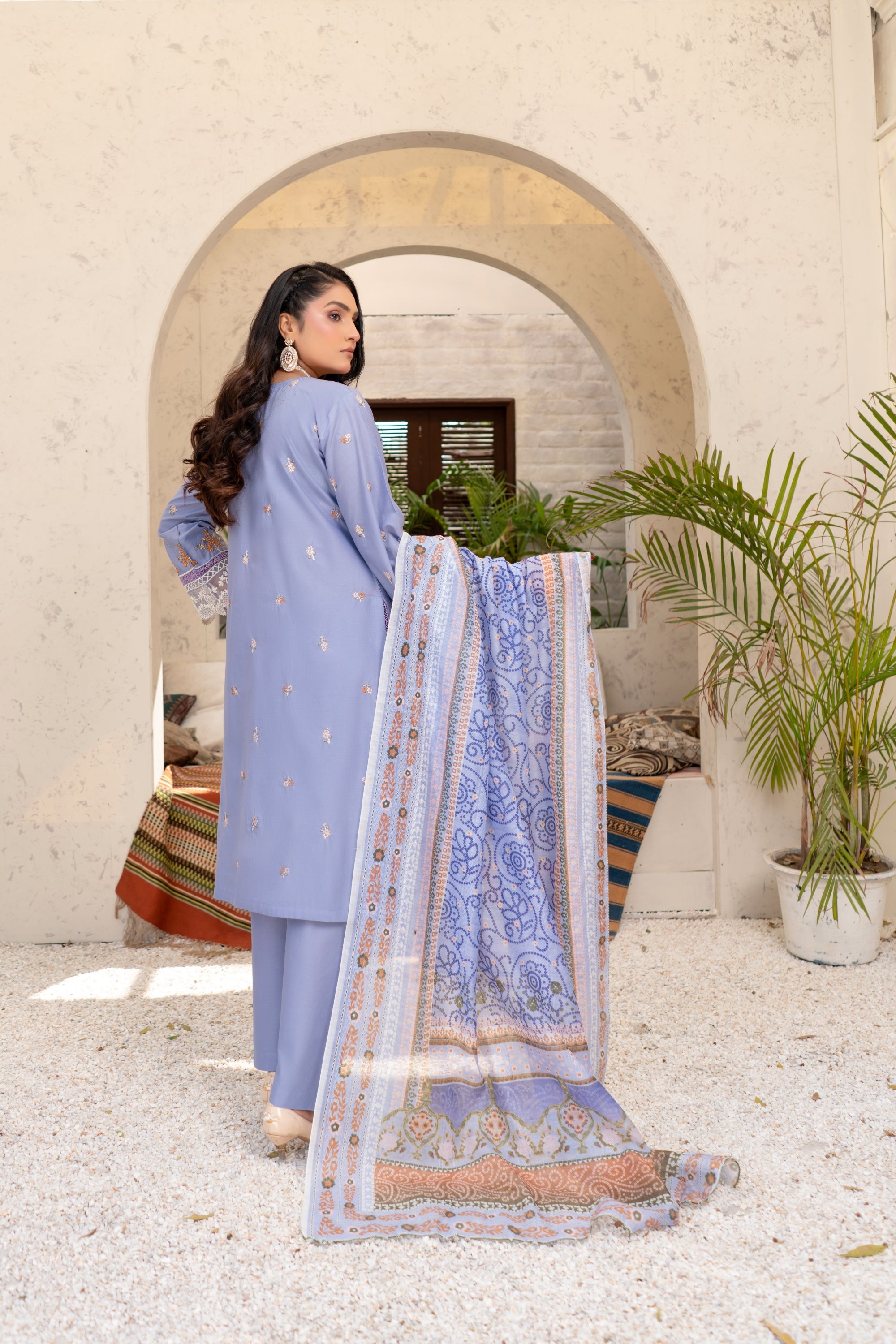 Munira Festive Lawn 3 Piece Suit MUN744