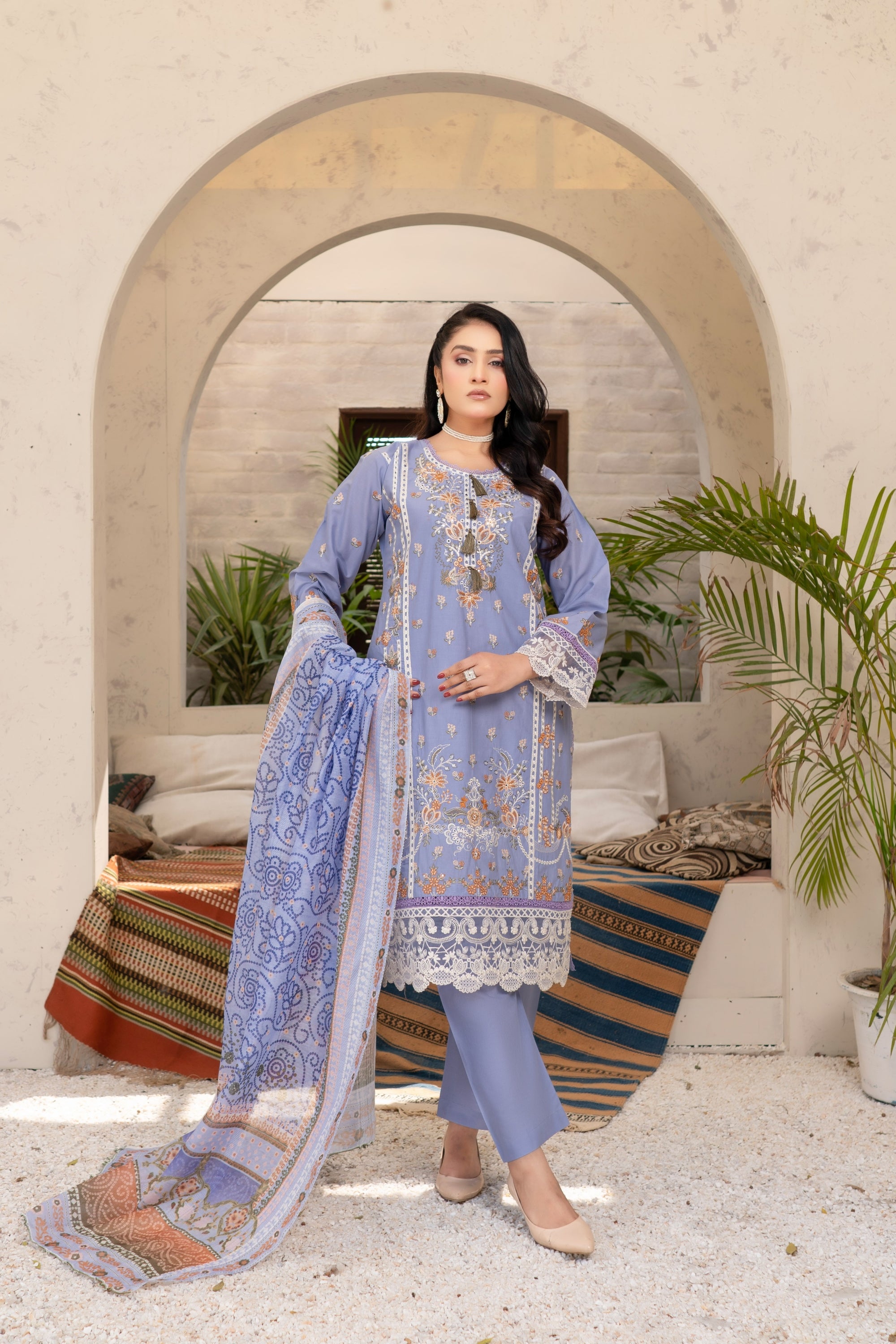 Munira Festive Lawn 3 Piece Suit MUN744