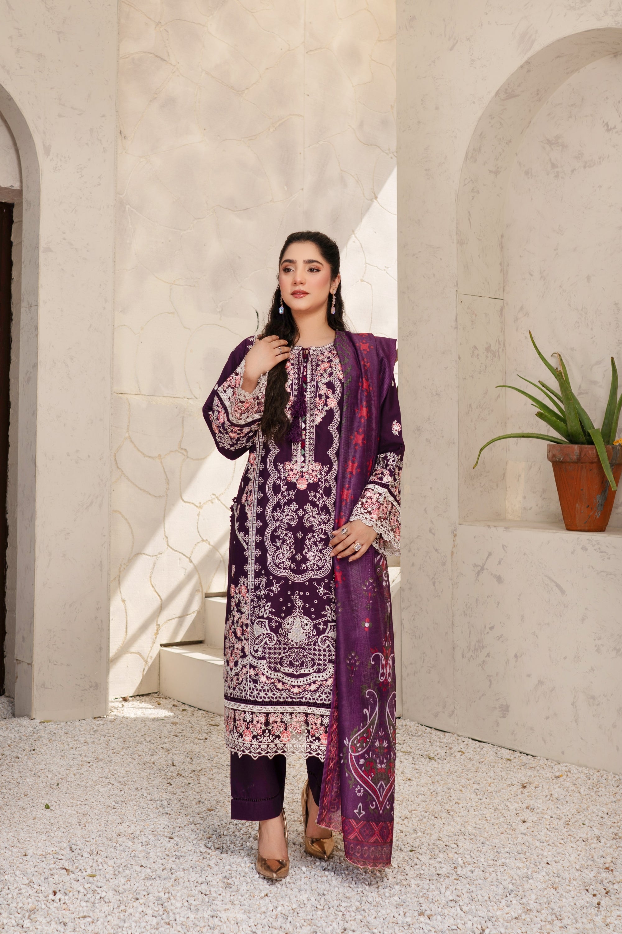 Munira Festive Lawn 3 Piece Suit MUN746