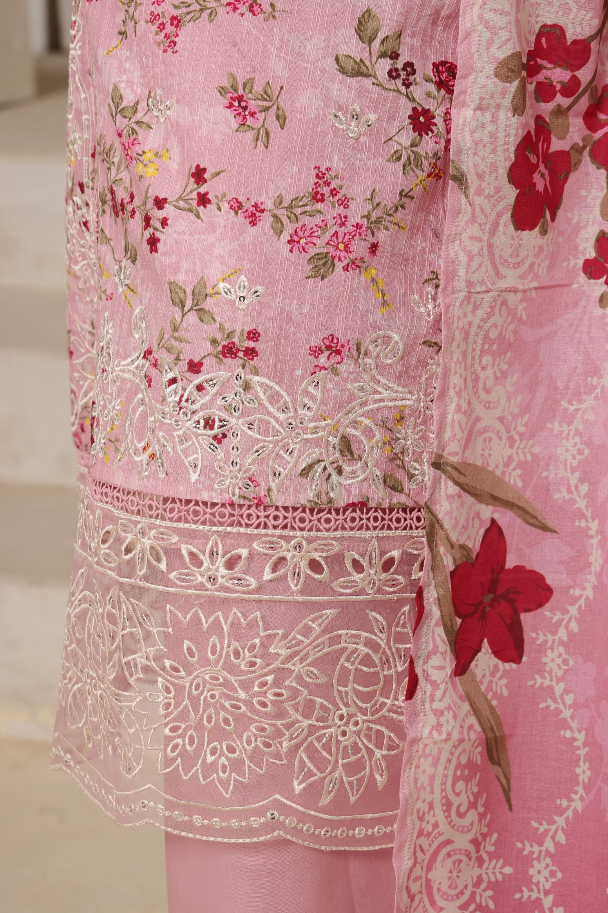 Sada Bahar Embroidered Lawn 3 Piece Suit SBA217