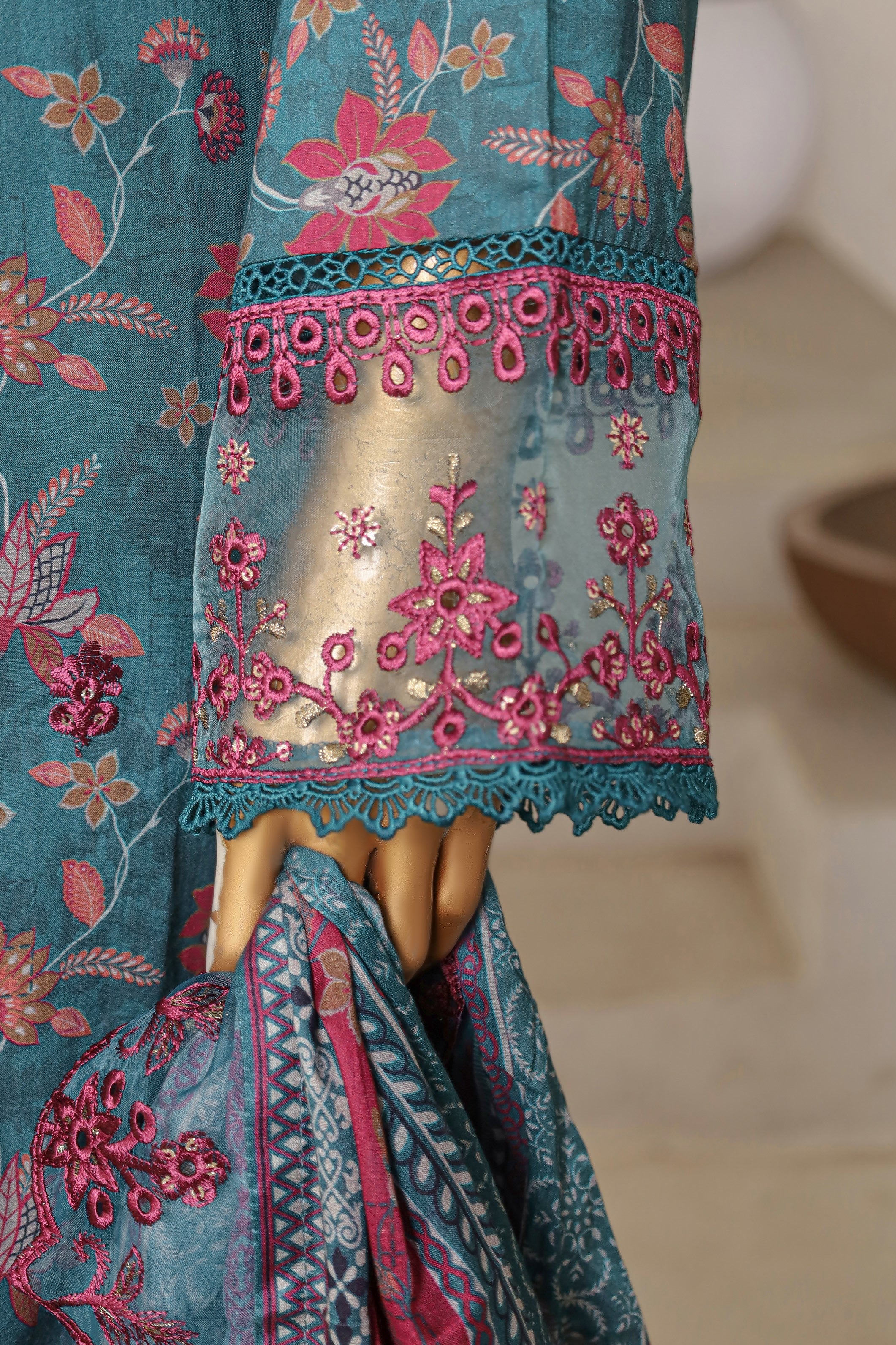 Sada Bahar Embroidered Lawn 3 Piece Suit SBA208