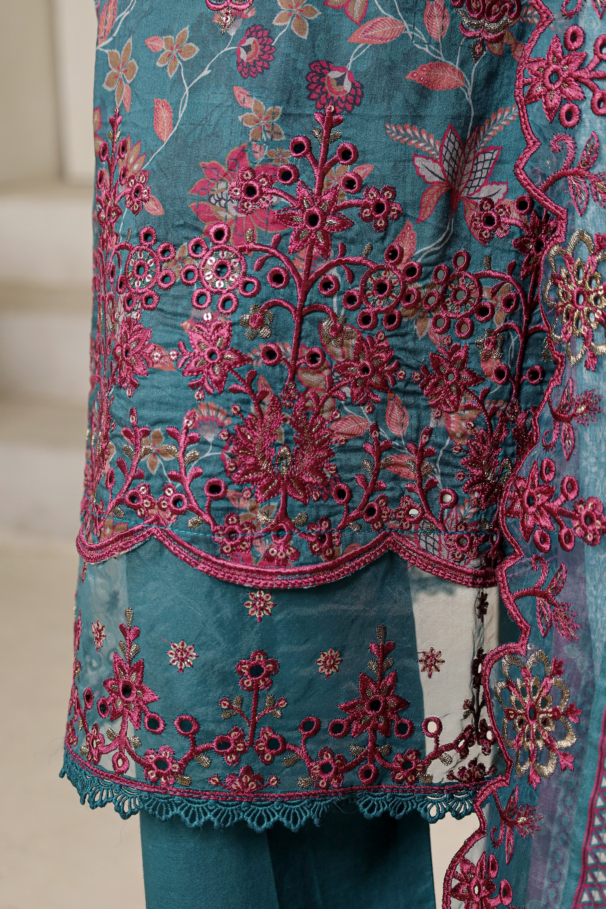 Sada Bahar Embroidered Lawn 3 Piece Suit SBA208