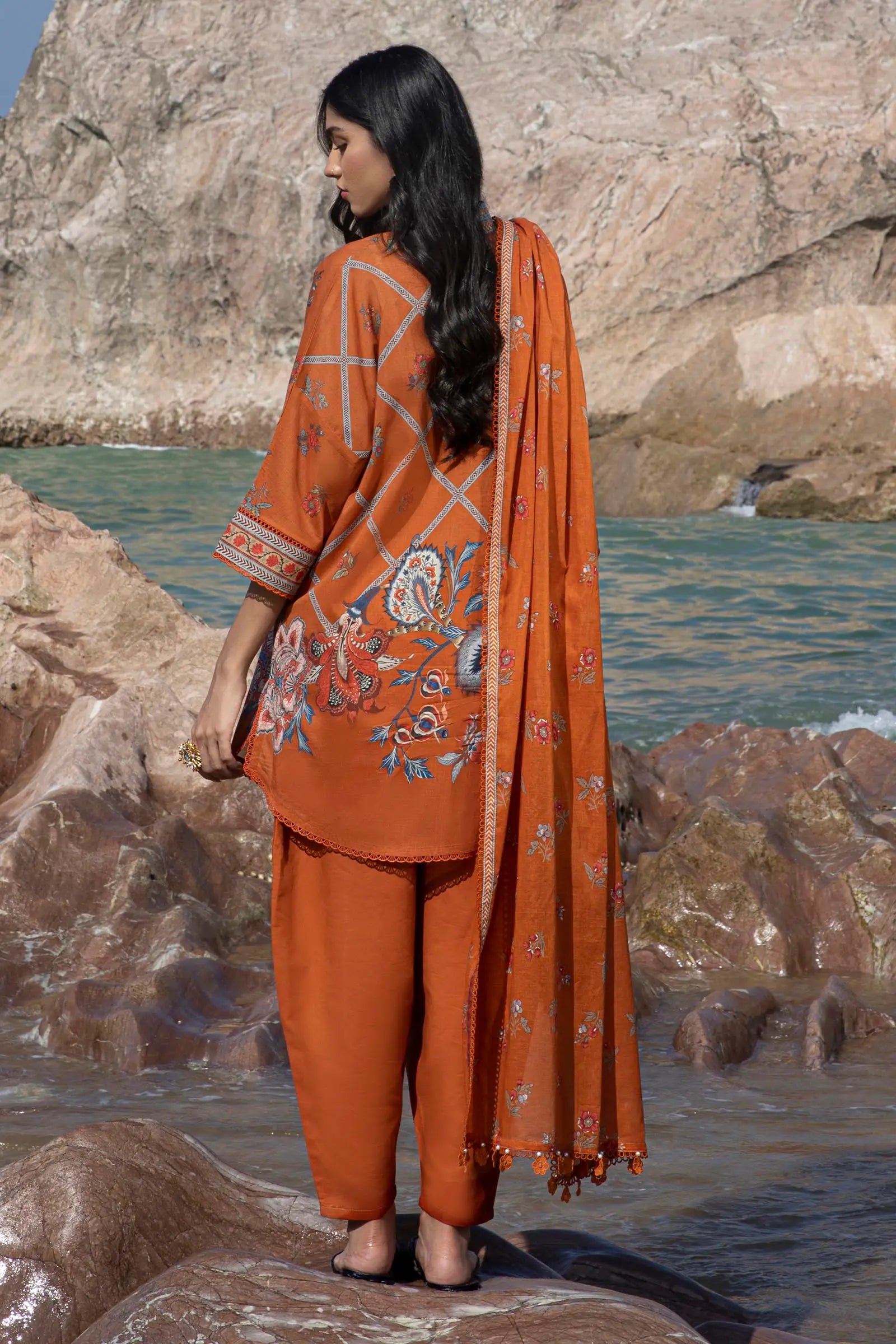 Sana Safinaz Mahay 20A 3 Piece Lawn Shalwar Kameez SAN284
