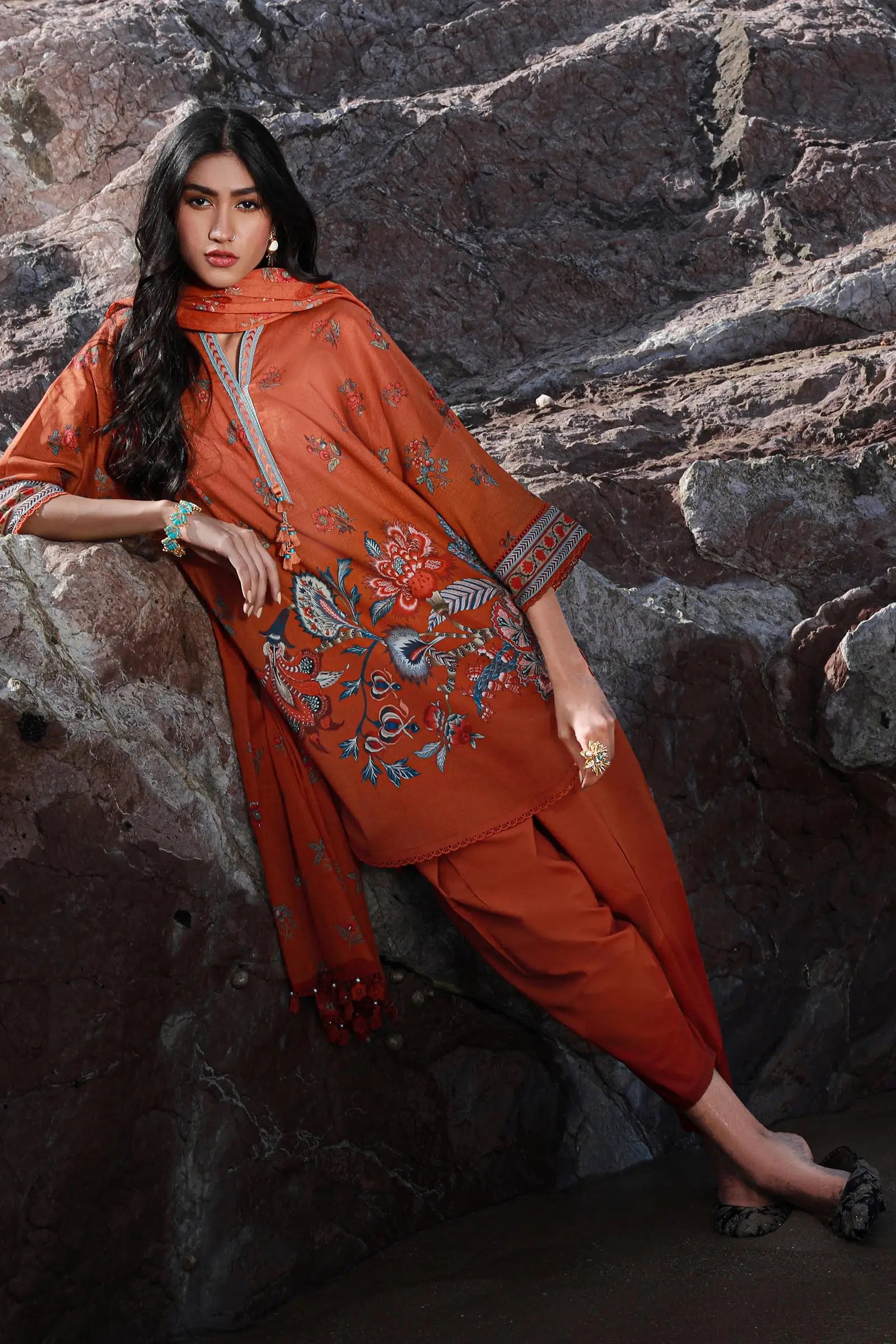 Sana Safinaz Mahay 20A 3 Piece Lawn Shalwar Kameez SAN284