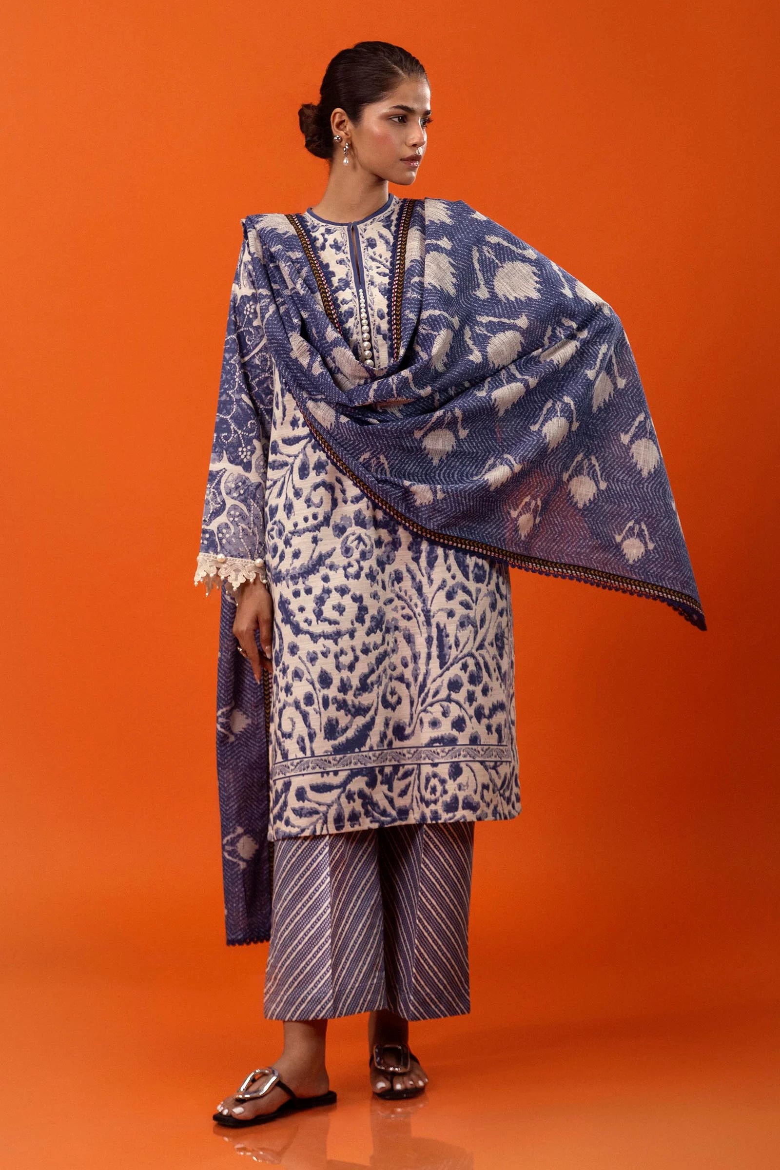 Sana Safinaz Mahay 18B Khaddar 3 Piece Suit SAN315