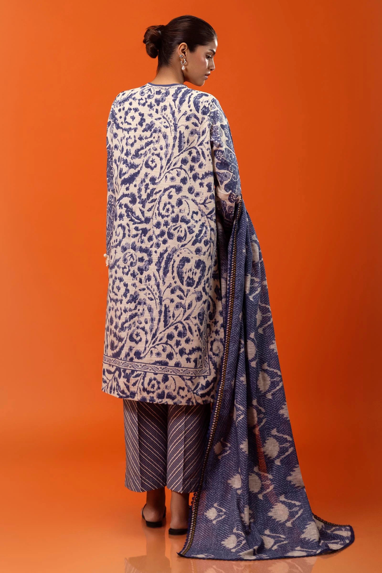 Sana Safinaz Mahay 18B Khaddar 3 Piece Suit SAN315