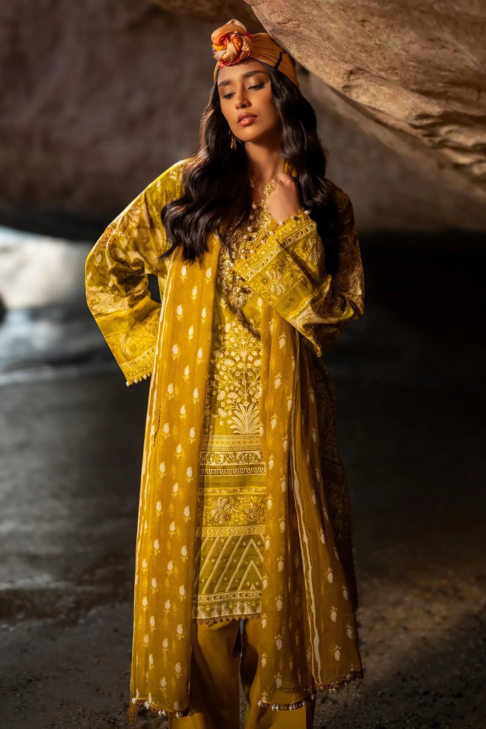 Sana Safinaz Mahay 5B 3 Piece Lawn Shalwar Kameez SAN282