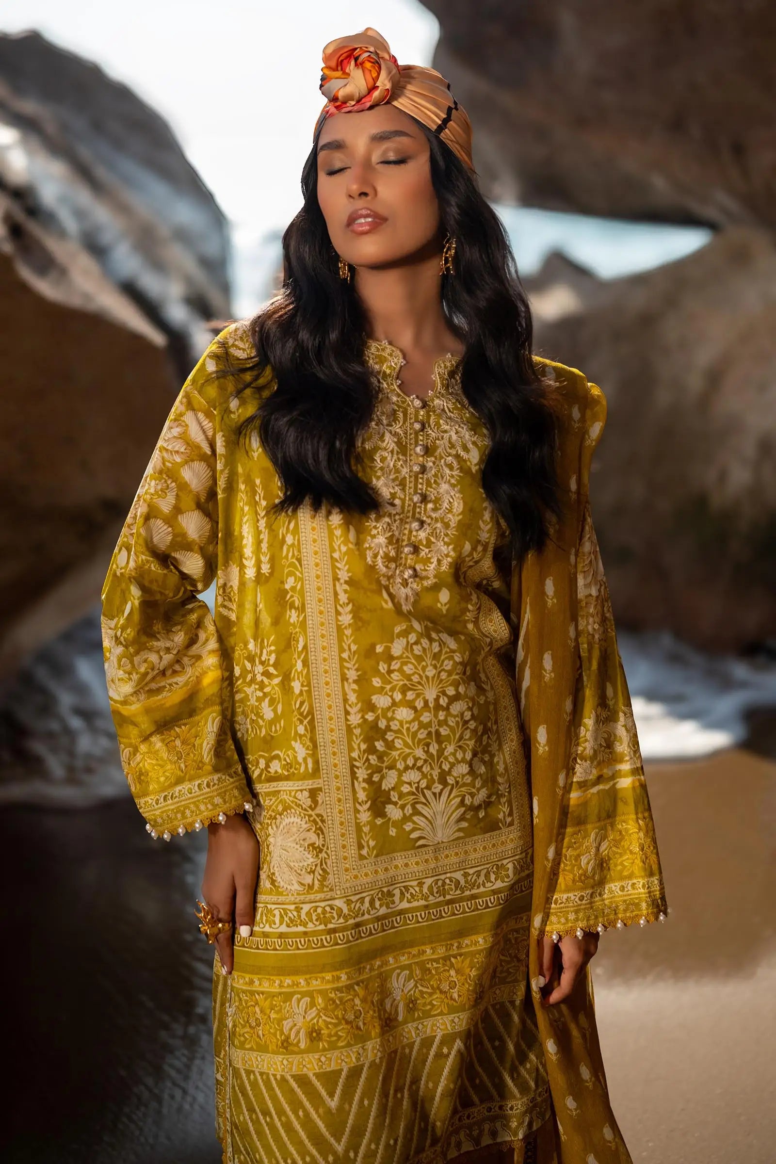 Sana Safinaz Mahay 5B 3 Piece Lawn Shalwar Kameez SAN282