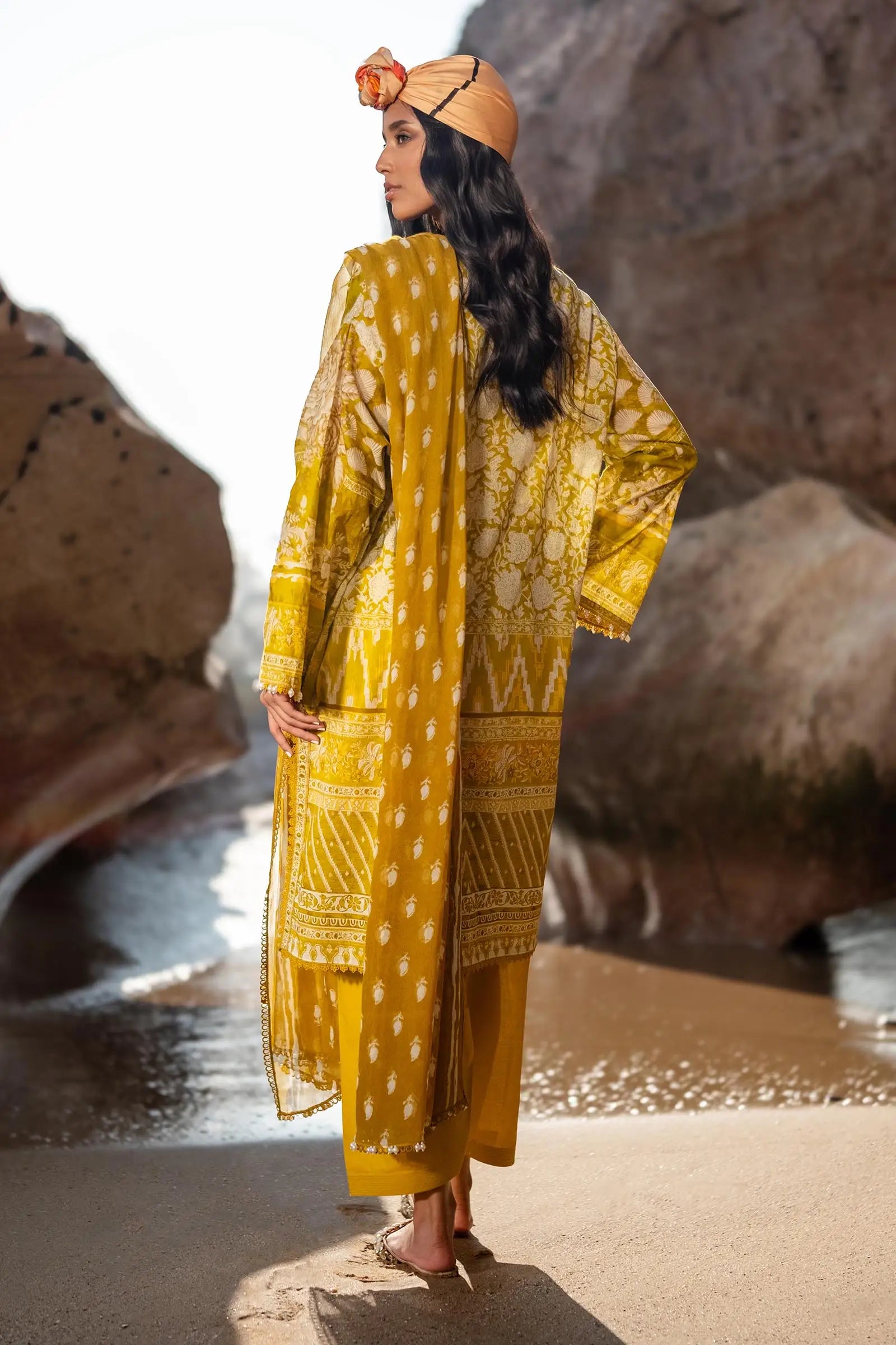 Sana Safinaz Mahay 5B 3 Piece Lawn Shalwar Kameez SAN282