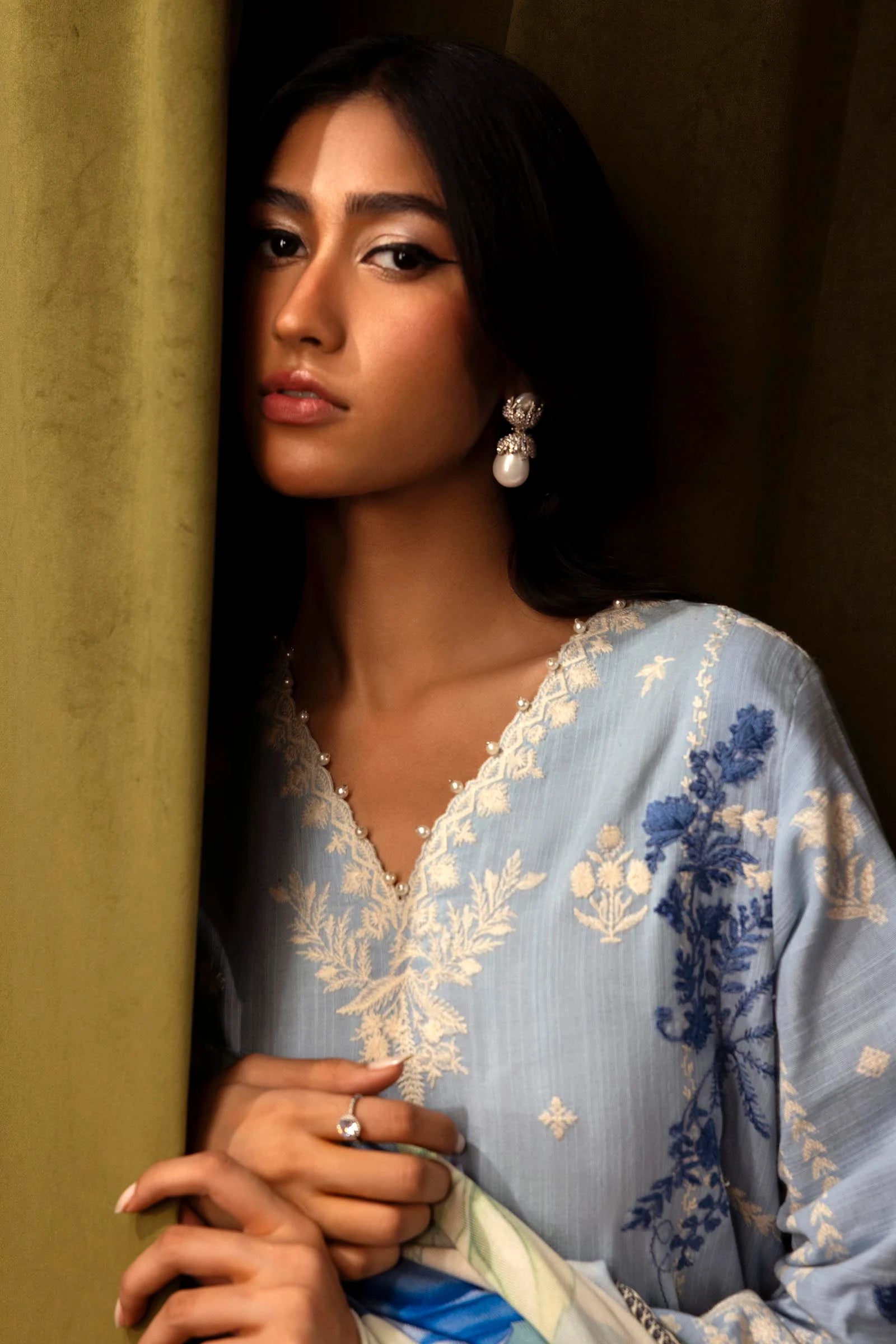 Sana Safinaz Muzlin 15A Embroidered Khaddar 3 Piece Suit SAN329