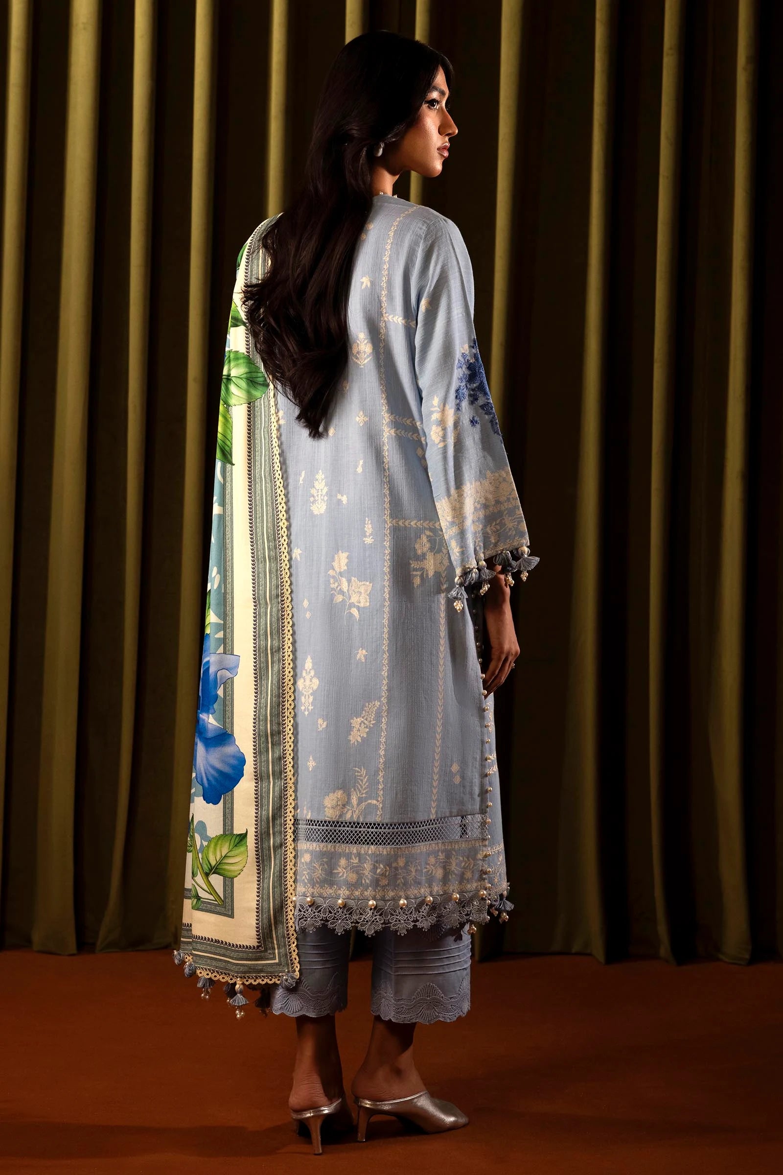 Sana Safinaz Muzlin 15A Embroidered Khaddar 3 Piece Suit SAN329
