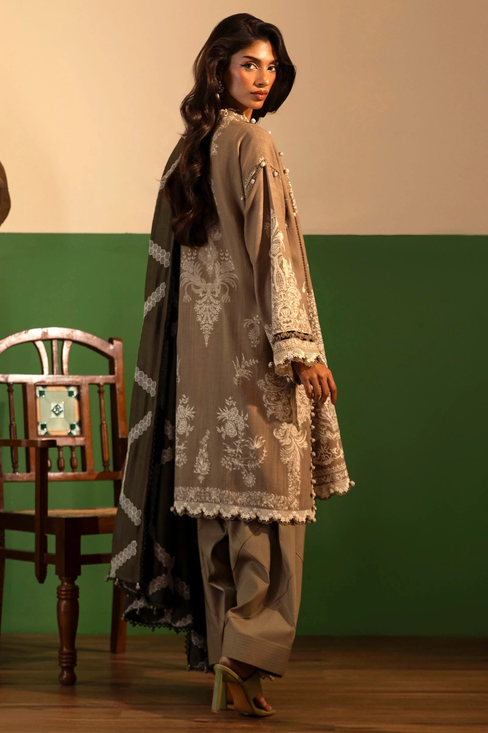 Sana Safinaz Muzlin 5B Embroidered Khaddar 3 Piece Shalwar Kameez SAN325