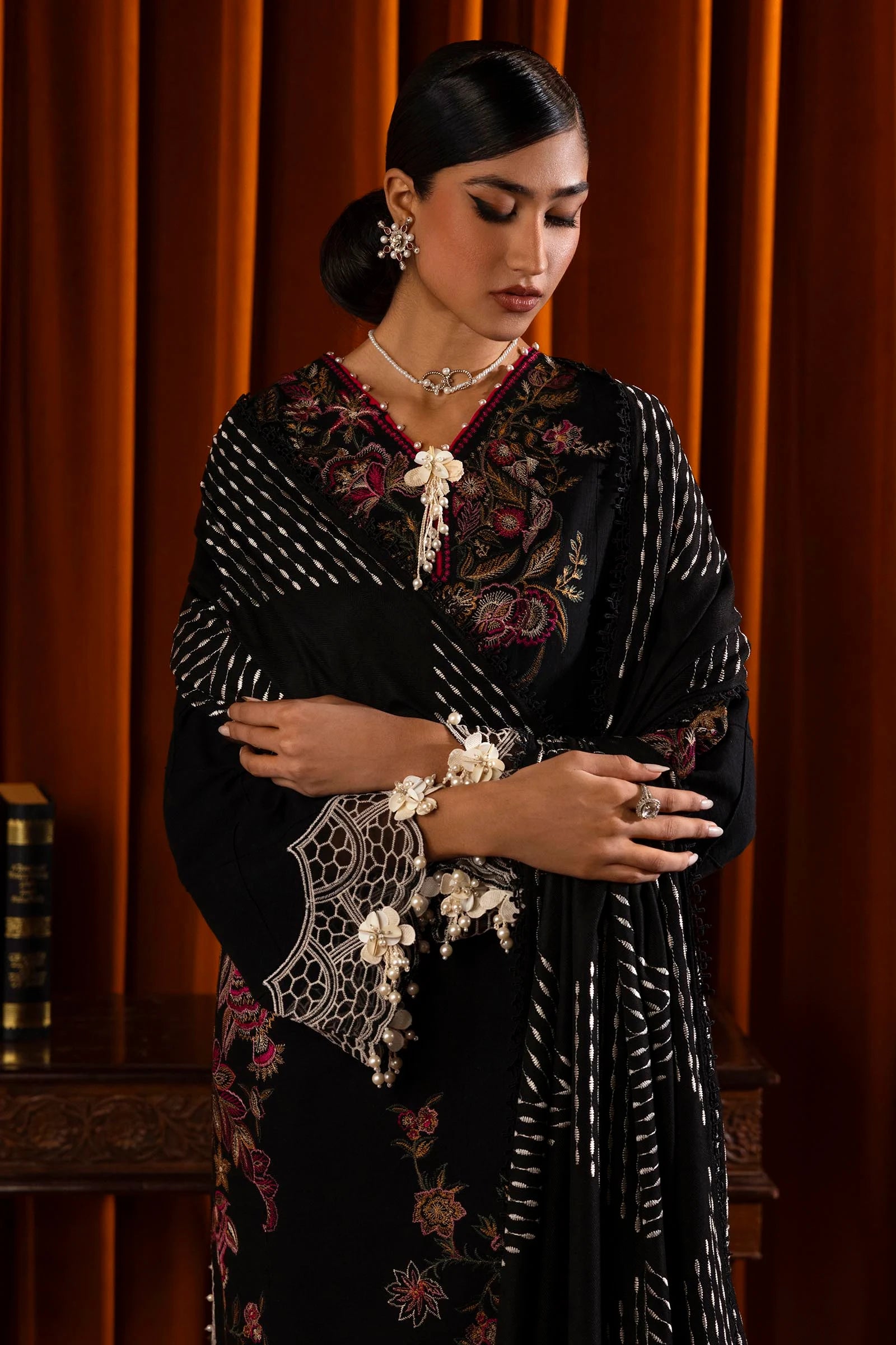 Sana Safinaz Muzlin 9B Embroidered Khaddar 3 Piece Suit SAN326