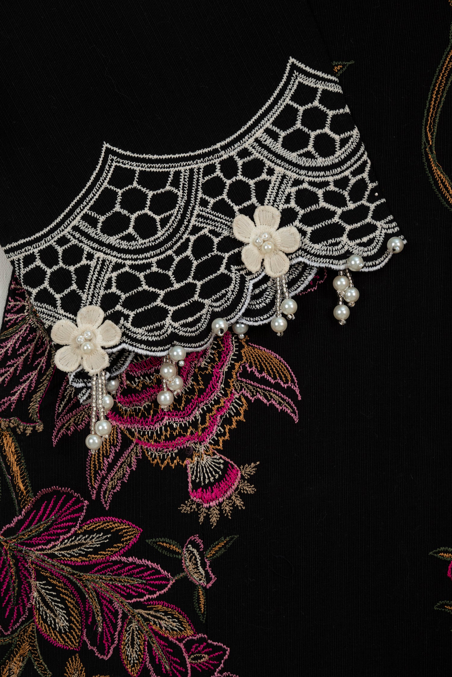 Sana Safinaz Muzlin 9B Embroidered Khaddar 3 Piece Suit SAN326