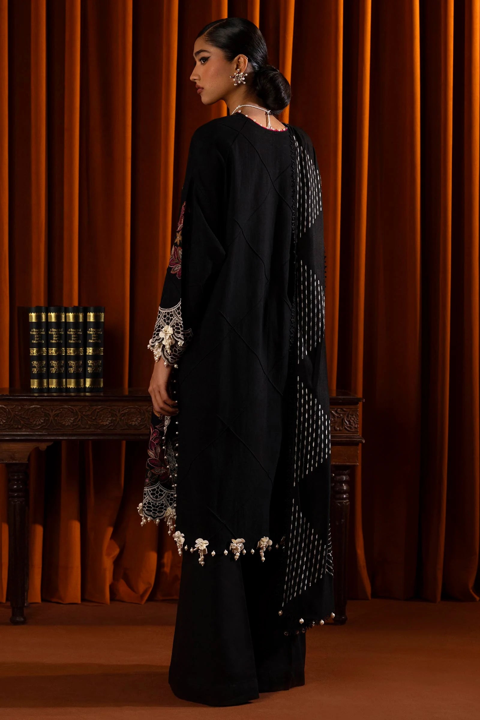 Sana Safinaz Muzlin 9B Embroidered Khaddar 3 Piece Suit SAN326