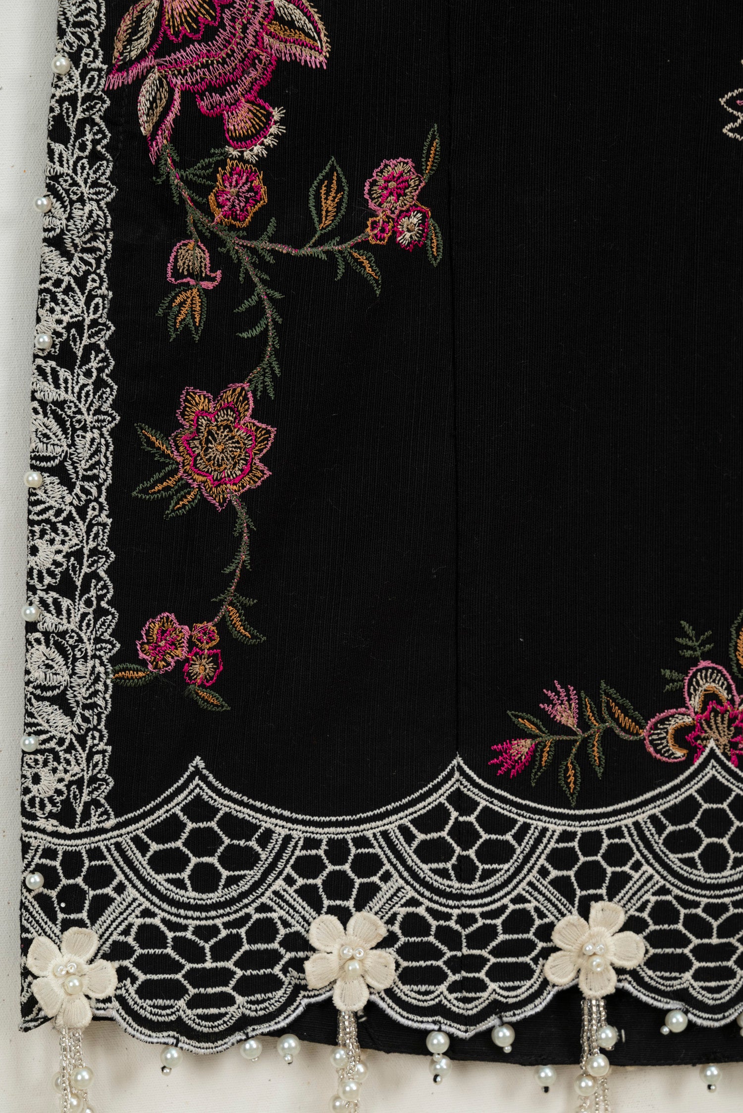Sana Safinaz Muzlin 9B Embroidered Khaddar 3 Piece Suit SAN326
