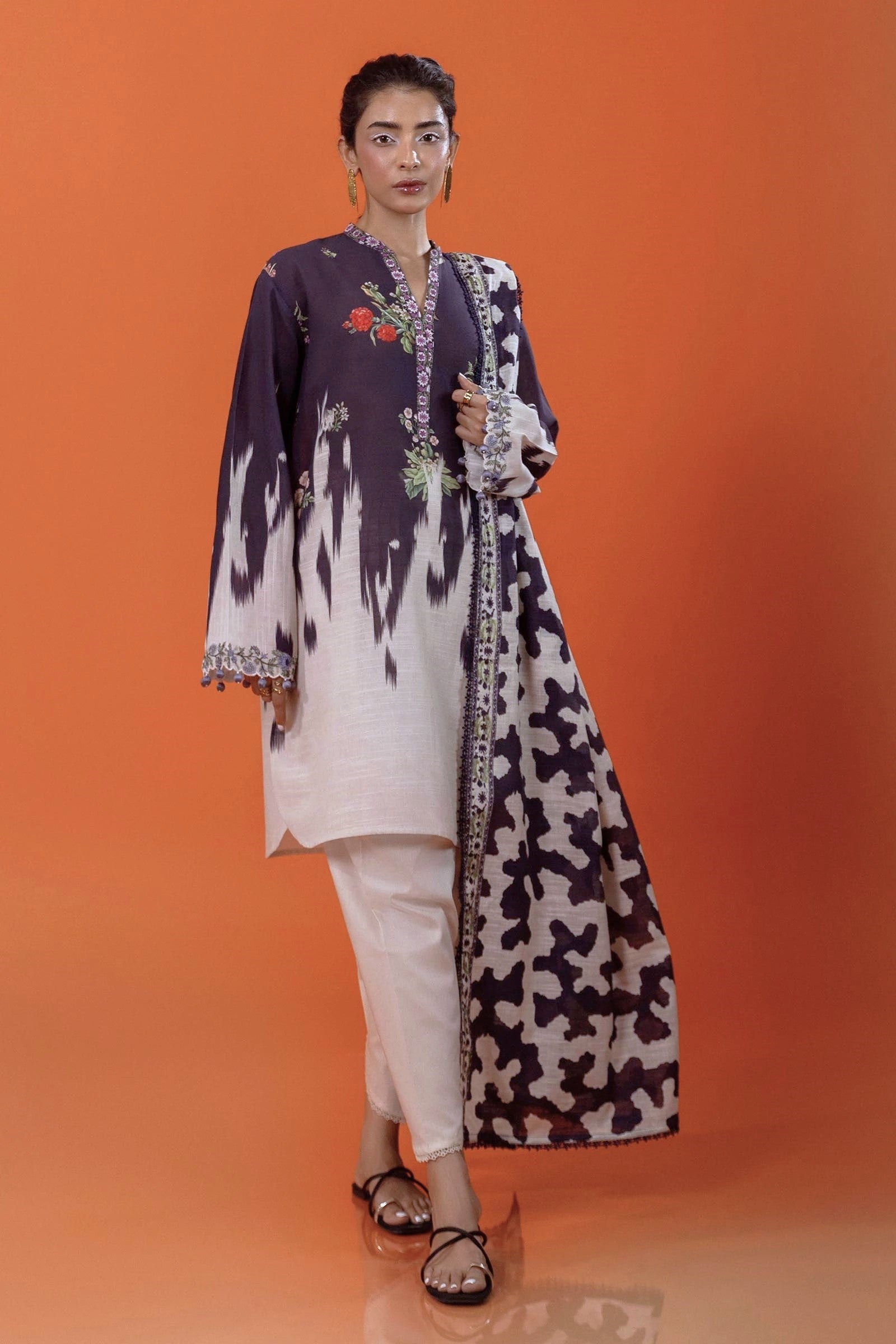Sana Safinaz Mahay 21B Khaddar 3 Piece Suit SAN319