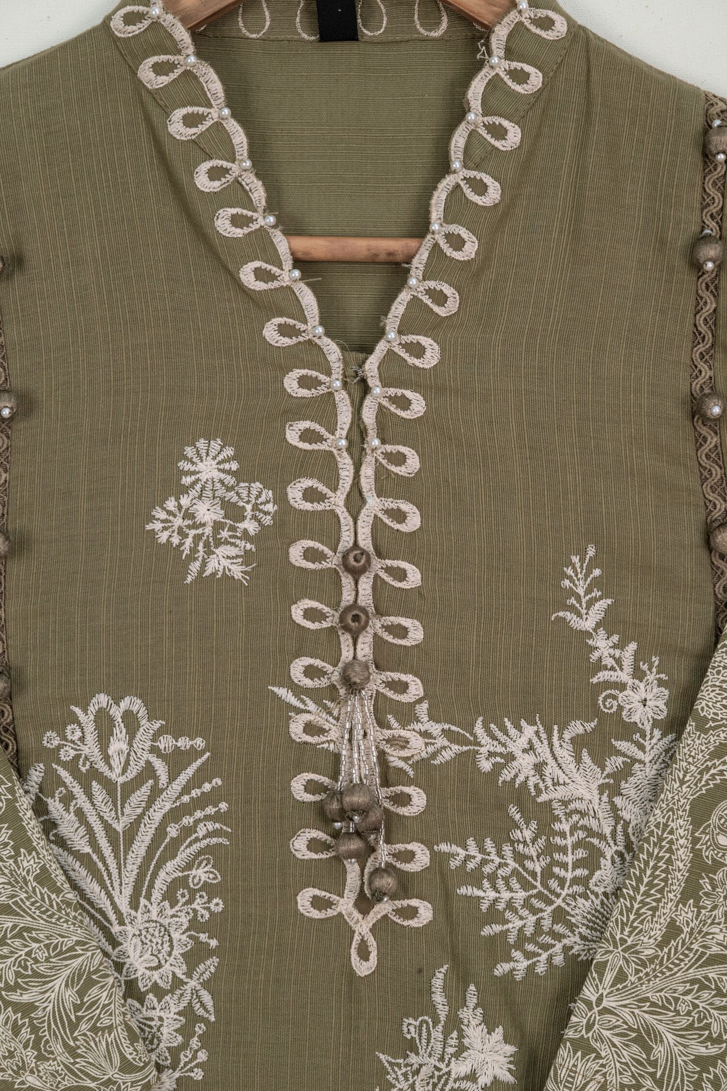 Sana Safinaz Muzlin 5B Embroidered Khaddar 3 Piece Shalwar Kameez SAN325