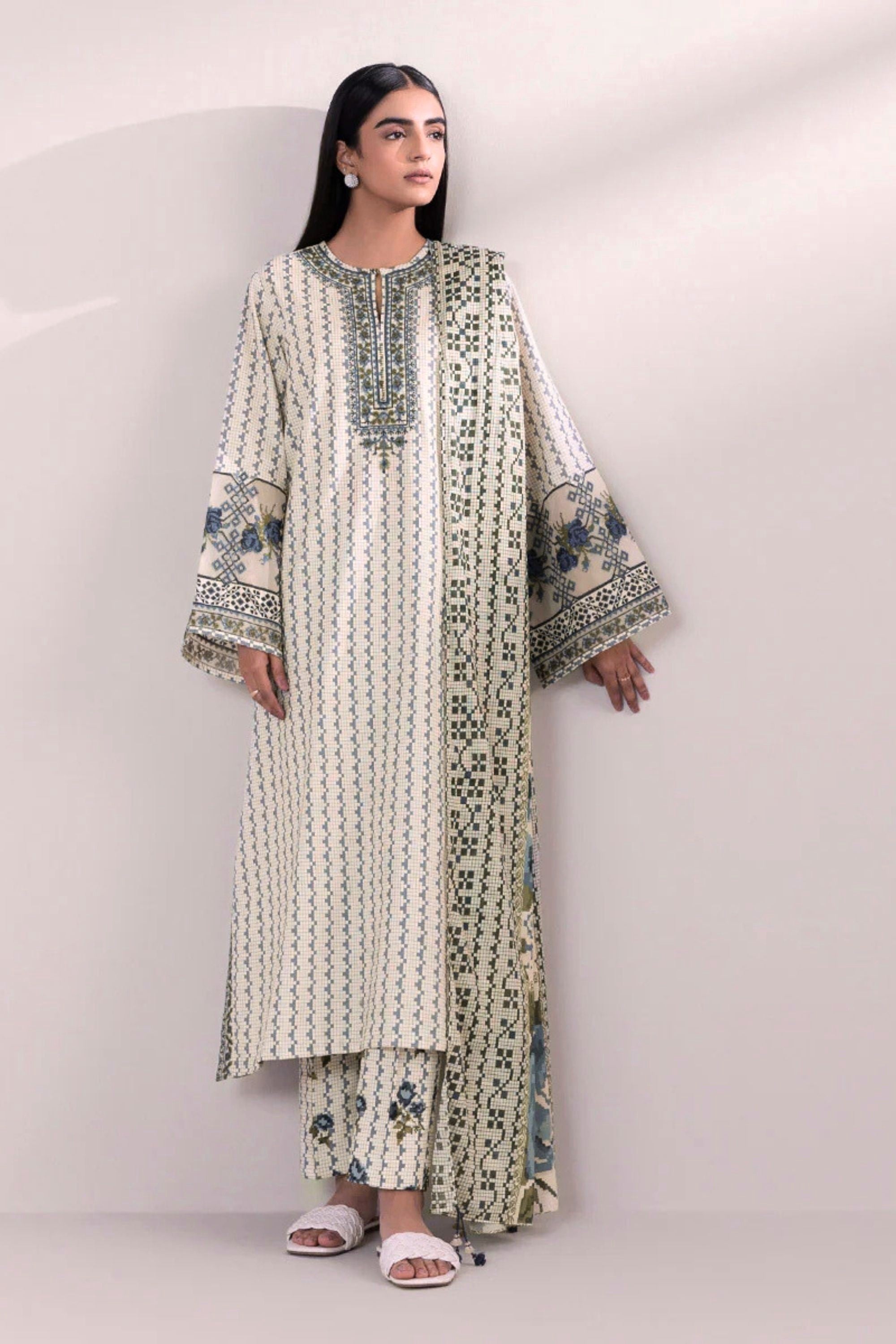 Sapphire Embroidered Lawn 3 Piece Suit SAP222