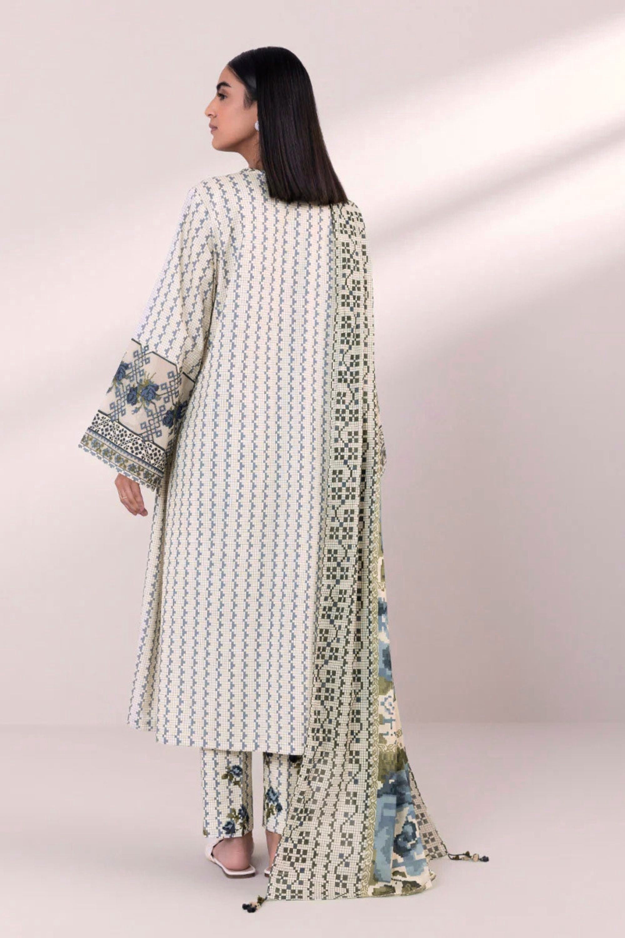 Sapphire Embroidered Lawn 3 Piece Suit SAP222