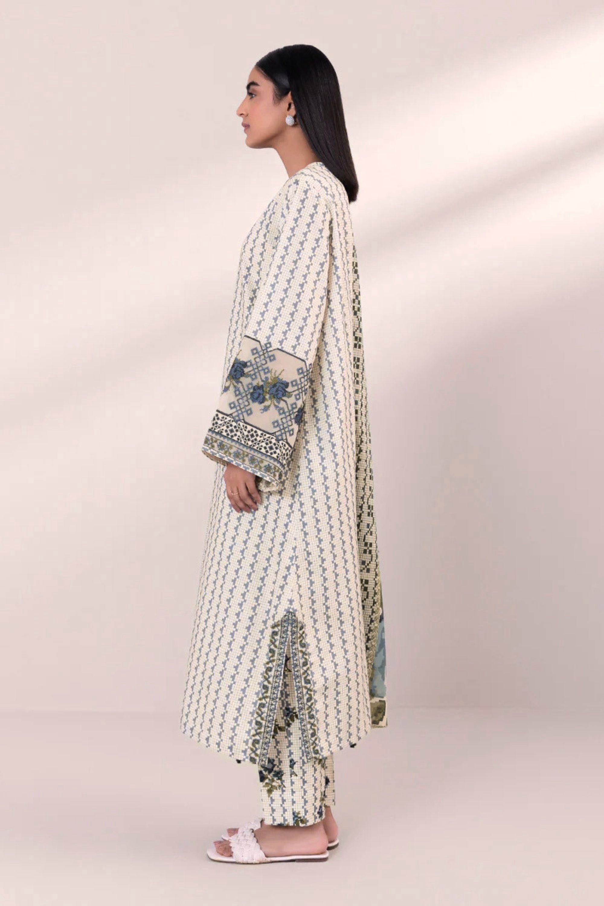 Sapphire Embroidered Lawn 3 Piece Suit SAP222