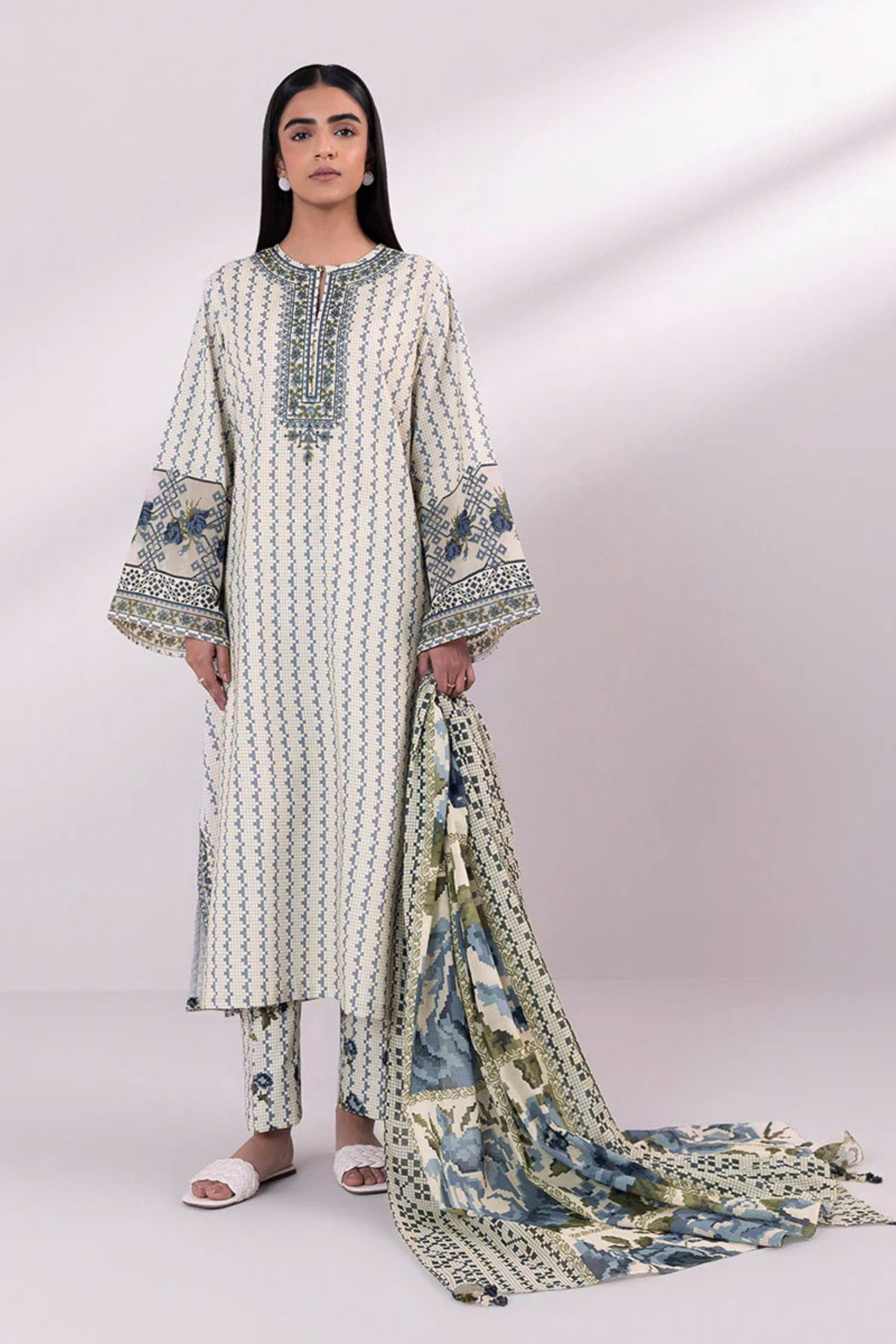 Sapphire Embroidered Lawn 3 Piece Suit SAP222
