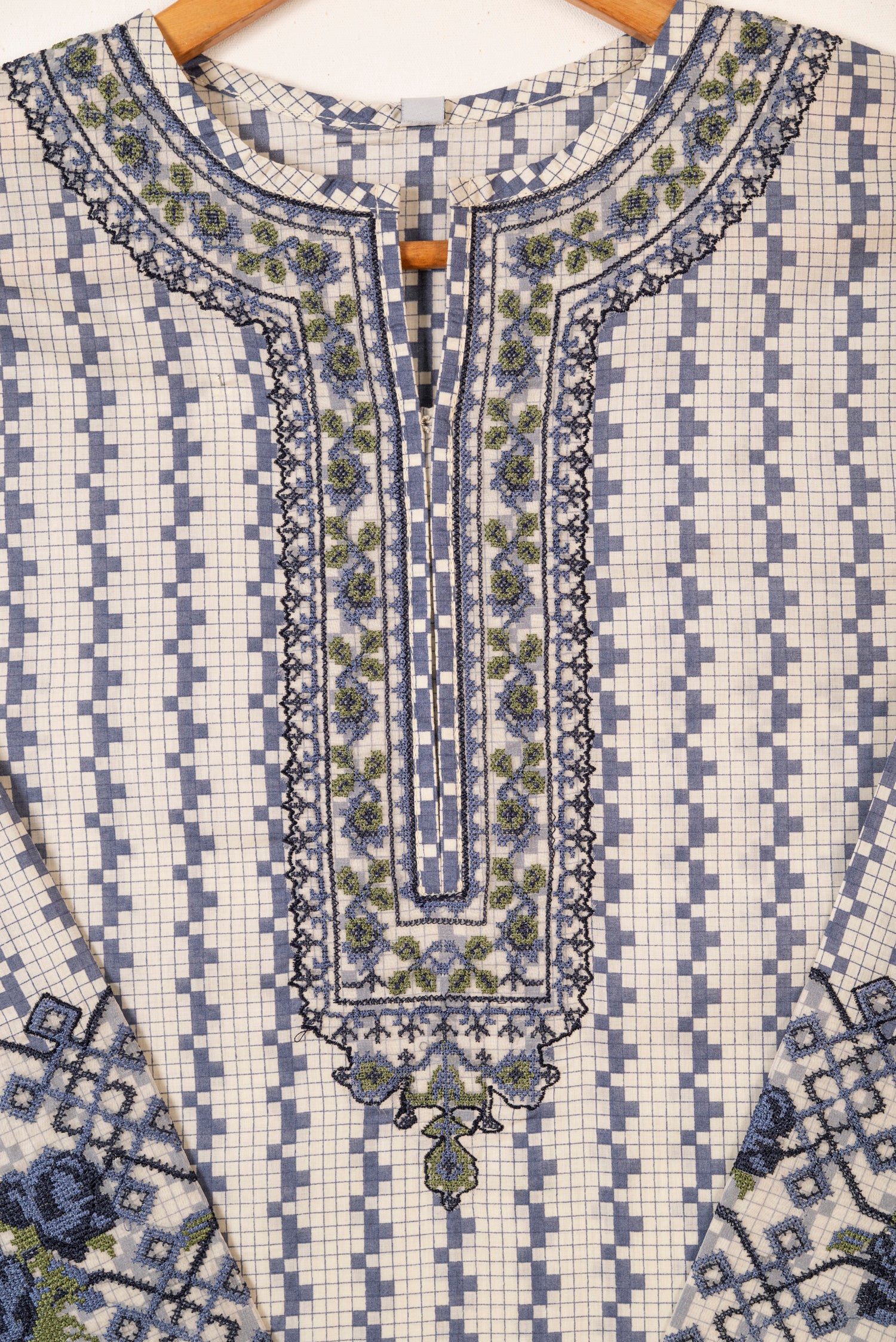 Sapphire Embroidered Lawn 3 Piece Suit SAP222