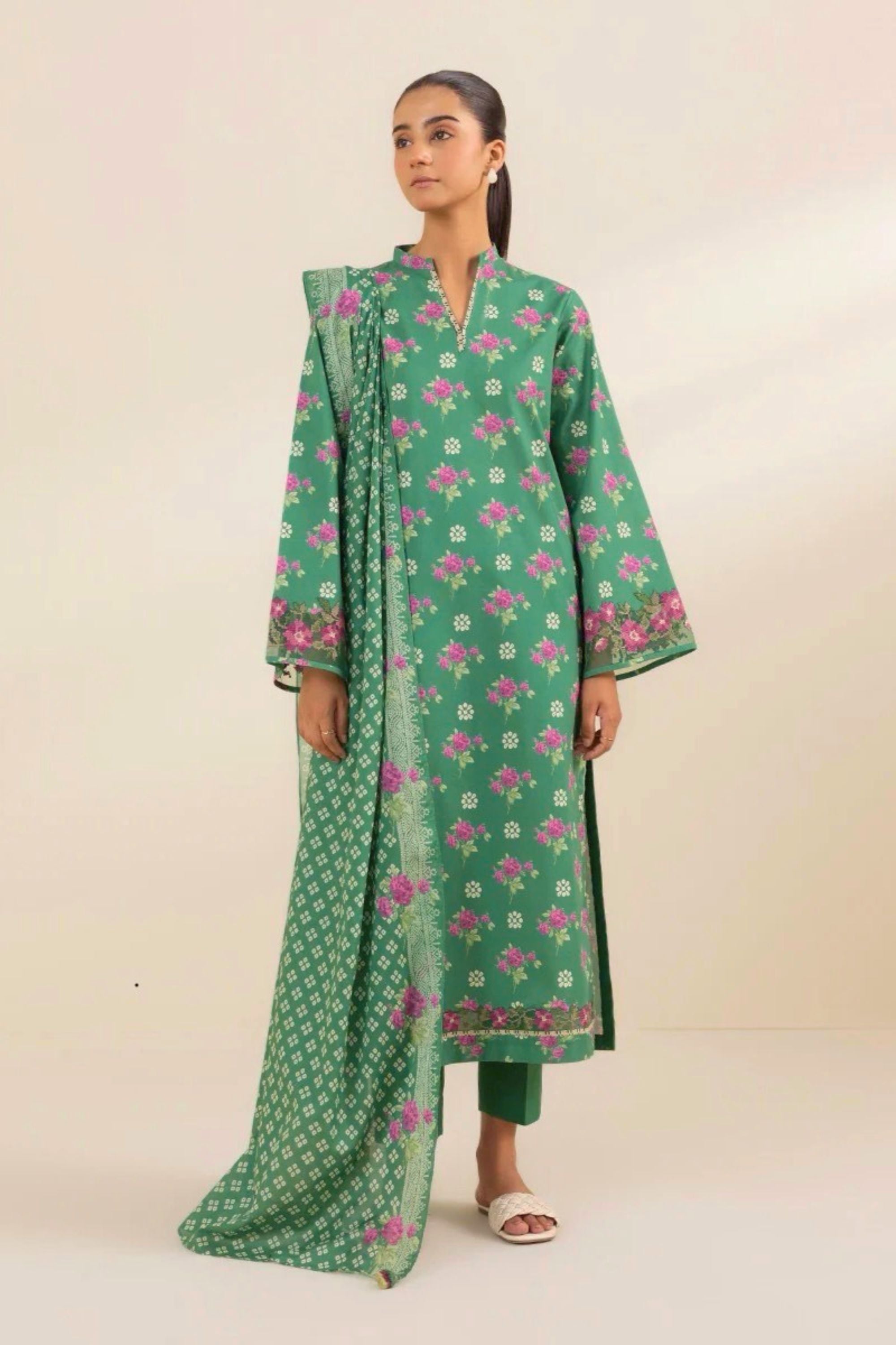 Sapphire Embroidered Lawn 3 Piece Suit SAP223